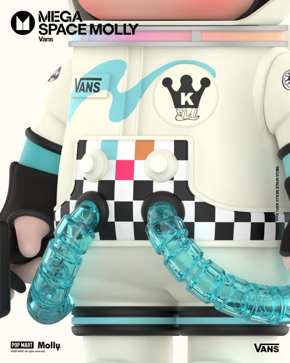 MEGA SPACE MOLLY 400% Vans】 打破常規，釋放靈感晃動噴漆，繪就線條