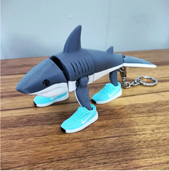 外国山海经穿鞋鲨鱼tralalelo tralala钥匙扣（款式随机）