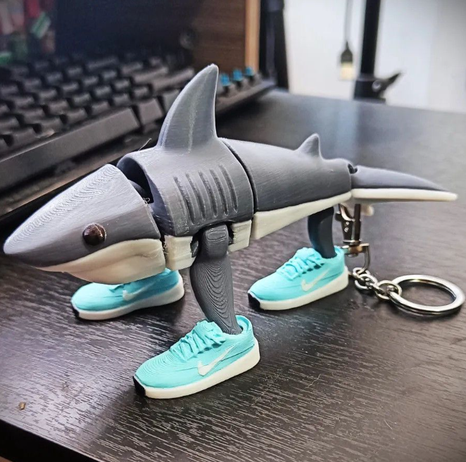 外国山海经穿鞋鲨鱼tralalelo tralala钥匙扣（款式随机）