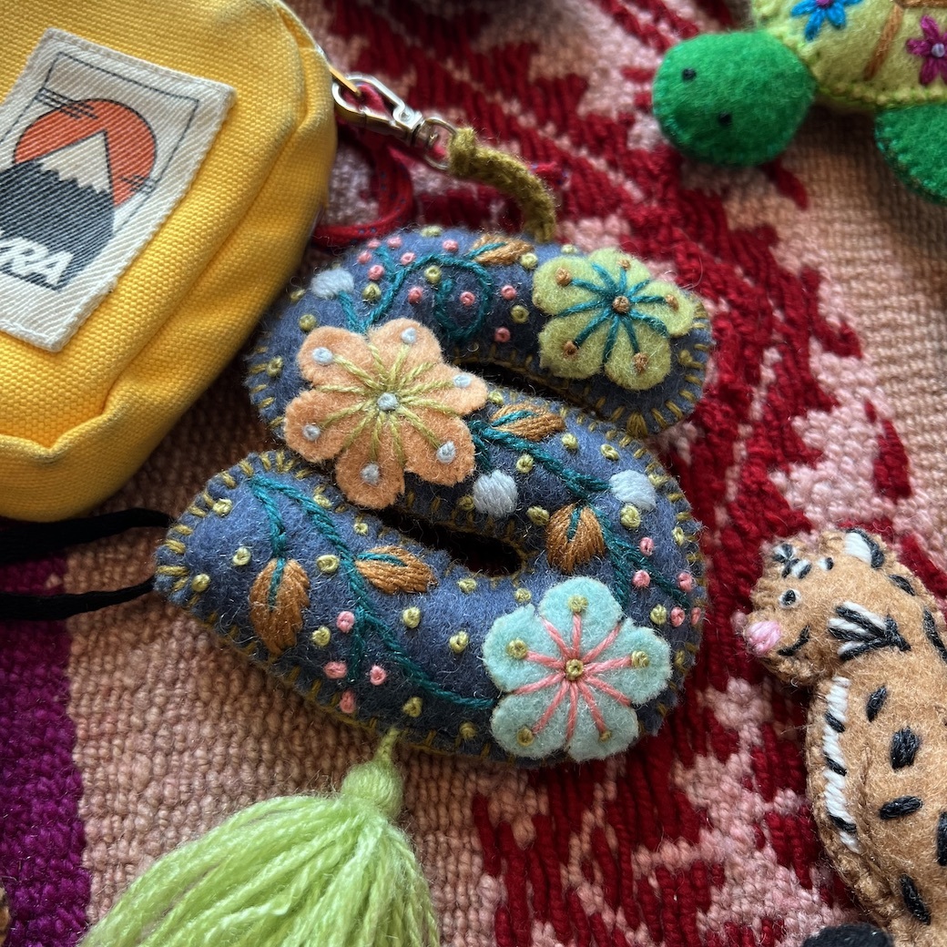 S | 字母吊飾 (流蘇款)