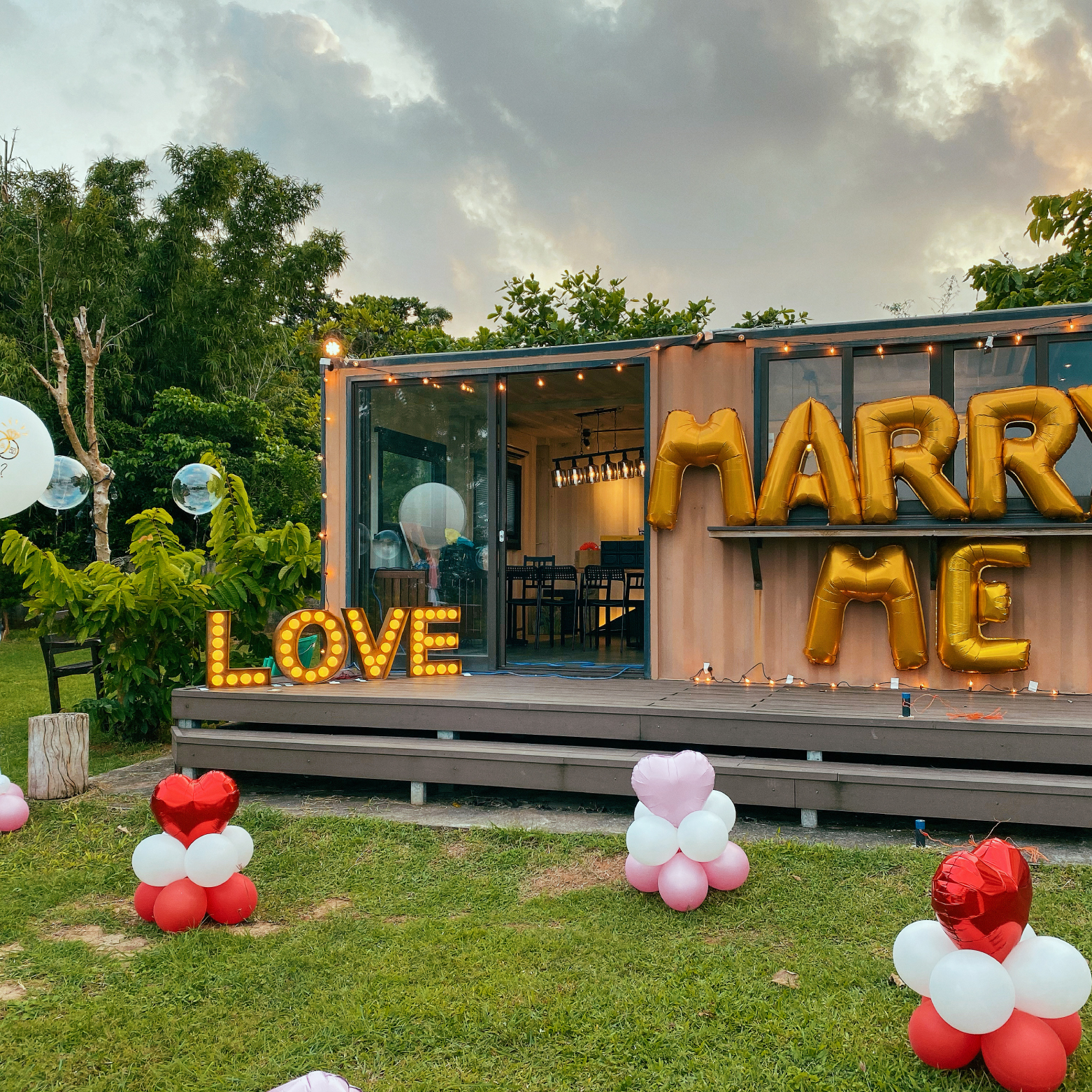 【墾丁】Kavana民宿．紅粉金色系