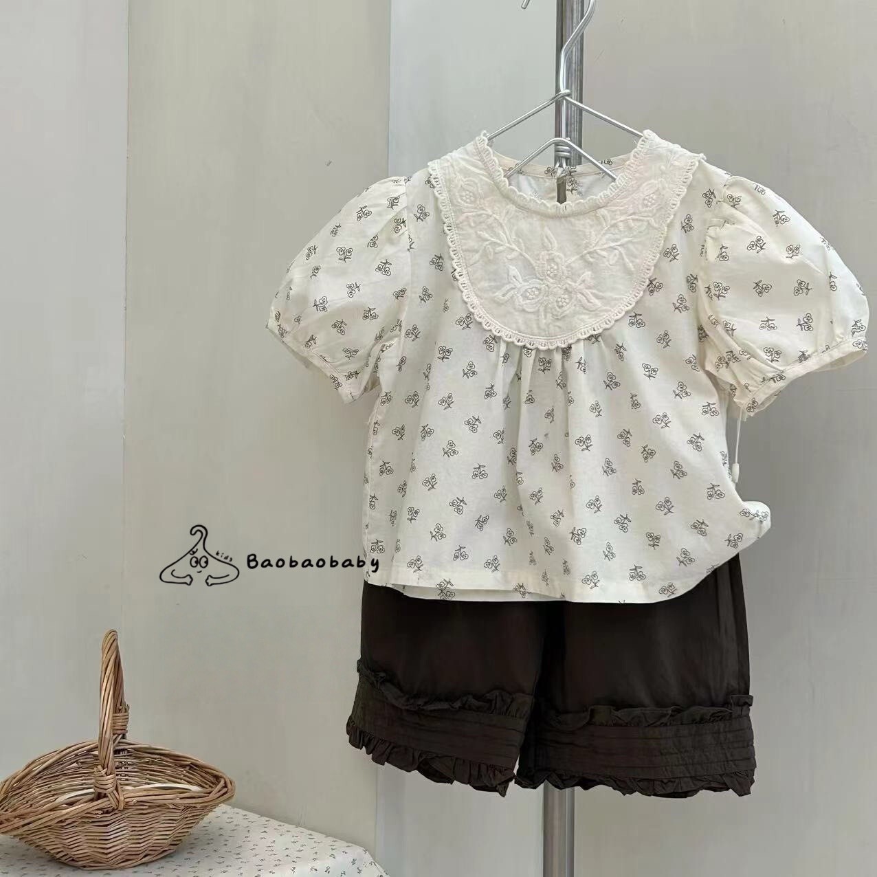 半圓花邊碎花上衣