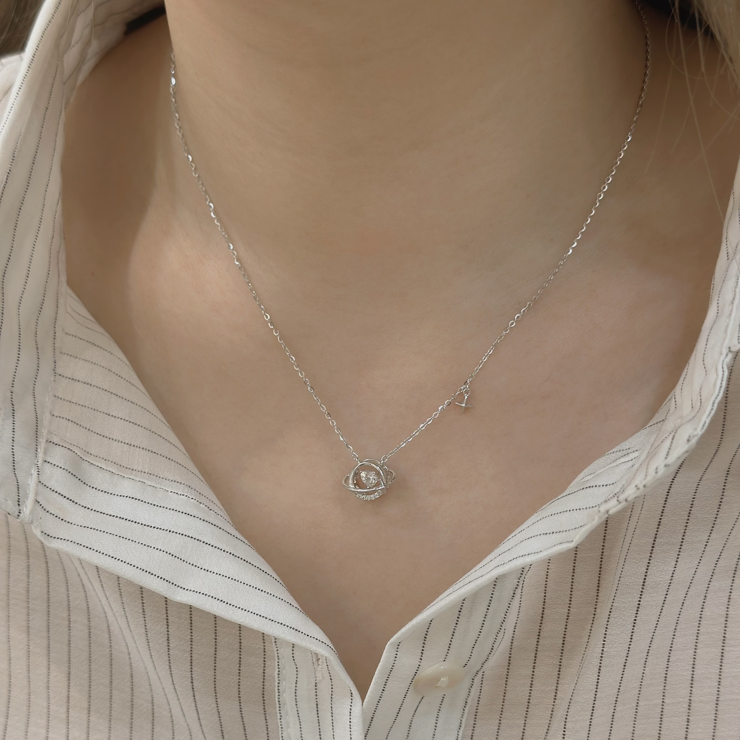 M39【輕奢】排鑽靈動星球純銀鎖骨鏈