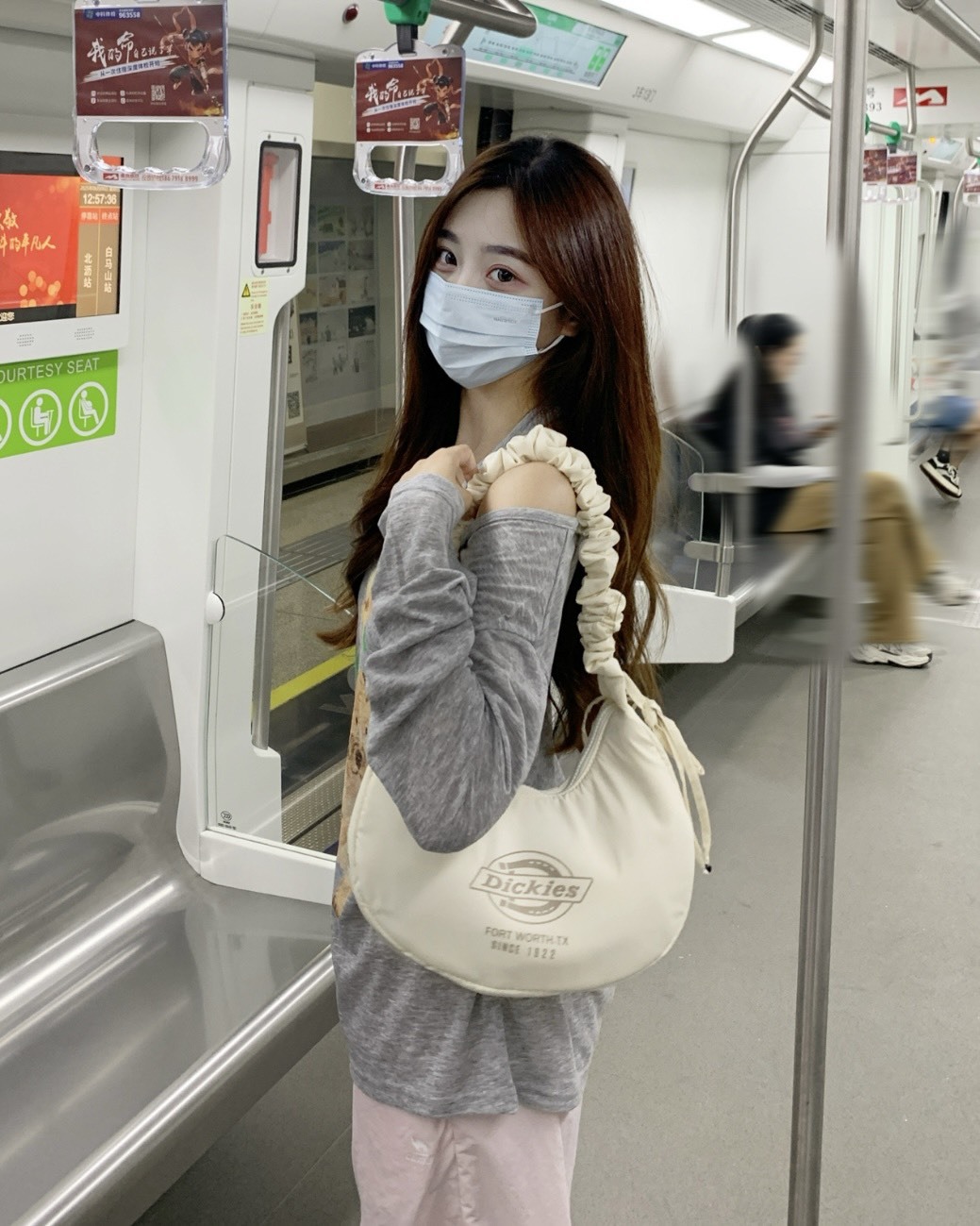 【現貨】Dickies 尼龍 可調節 大容量 腋下包 斜跨包 雲朵包 三色