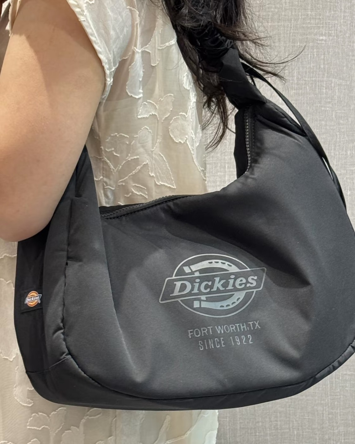 【現貨】Dickies 尼龍 可調節 大容量 腋下包 斜跨包 雲朵包 三色