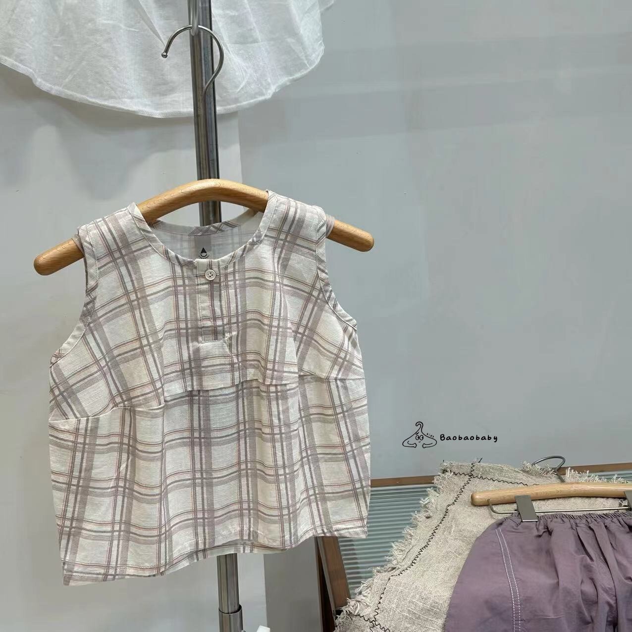 淡奶紫格子背心