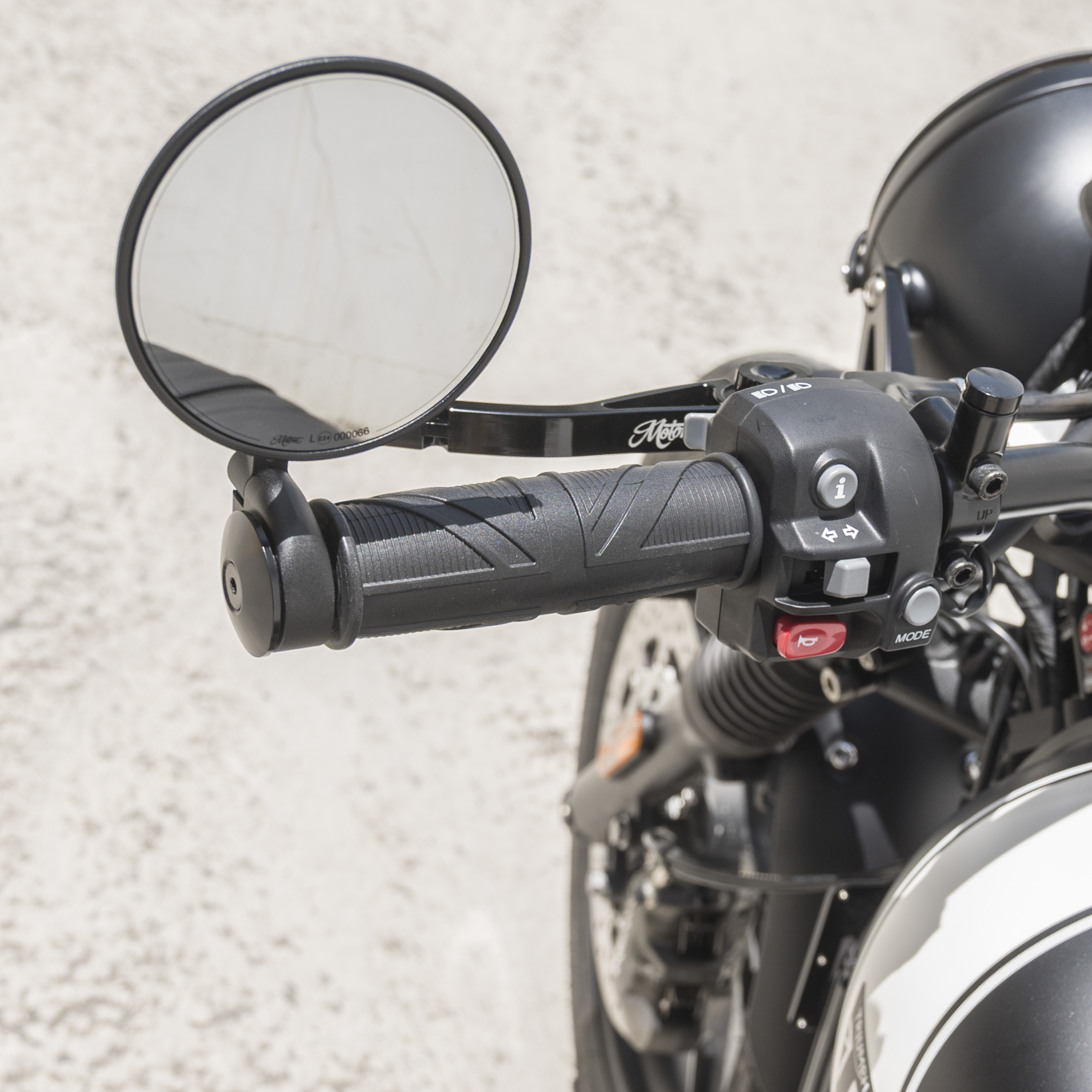 Motone 水冷凱旋專用 橡膠 握把套 英國旗 - 黑 (1吋)