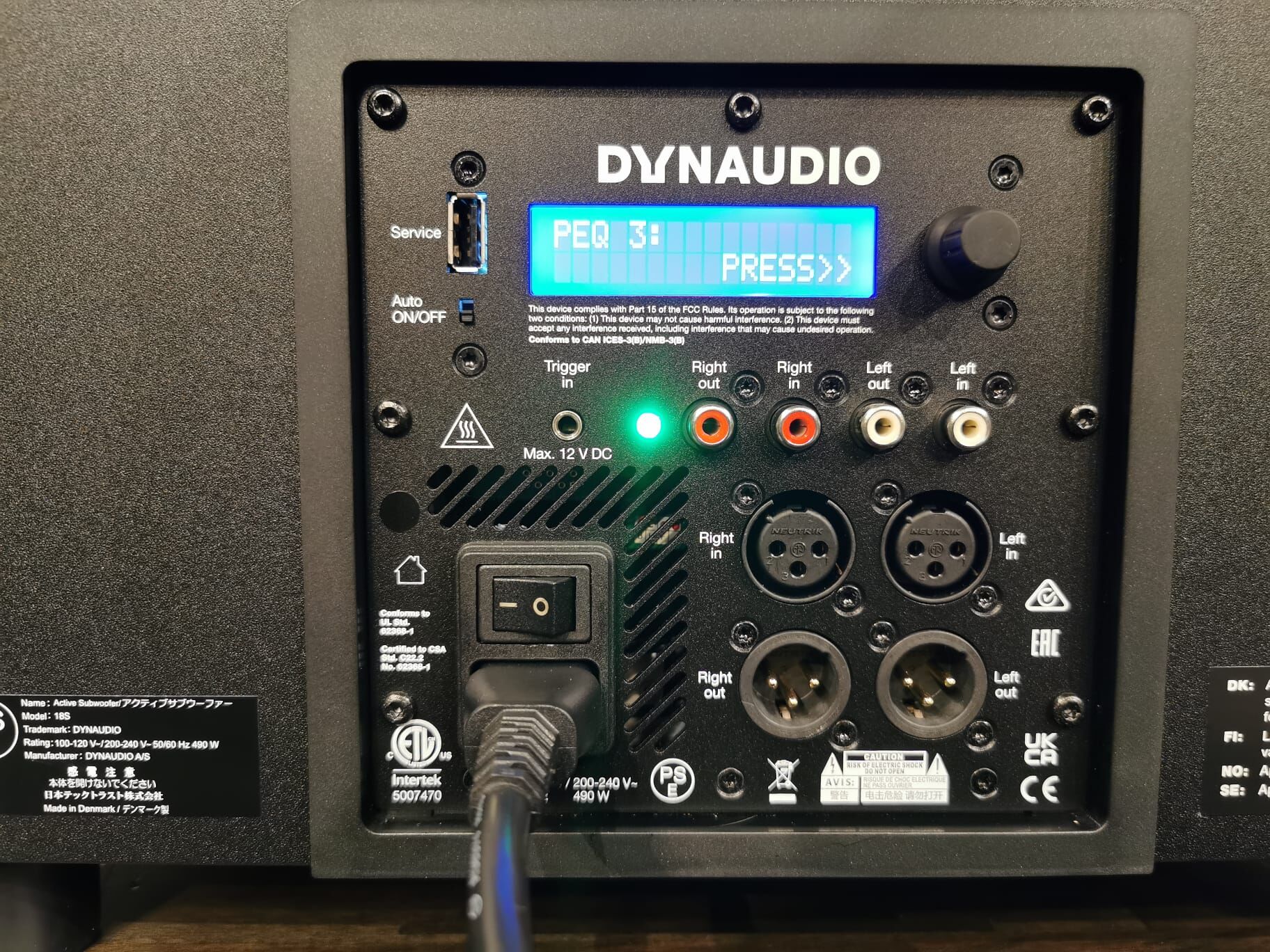 Dynauido Pro 18S超低音揚聲器的PEQ / EQ設定介面，最多可以記憶 3 組EQ設定