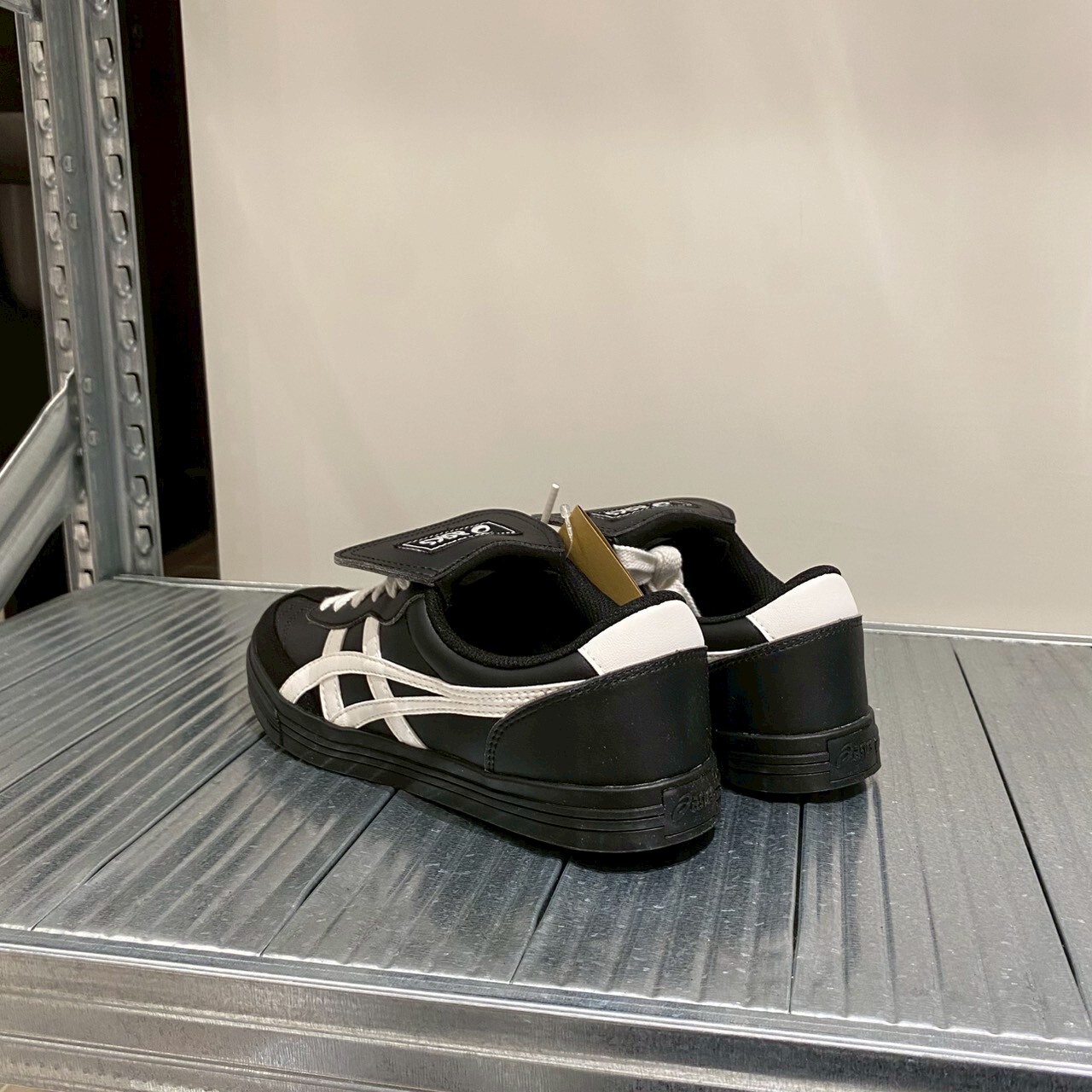 Asics Aaron 2.0 黑白  翻蓋鞋舌 休閒鞋 1203A720-001