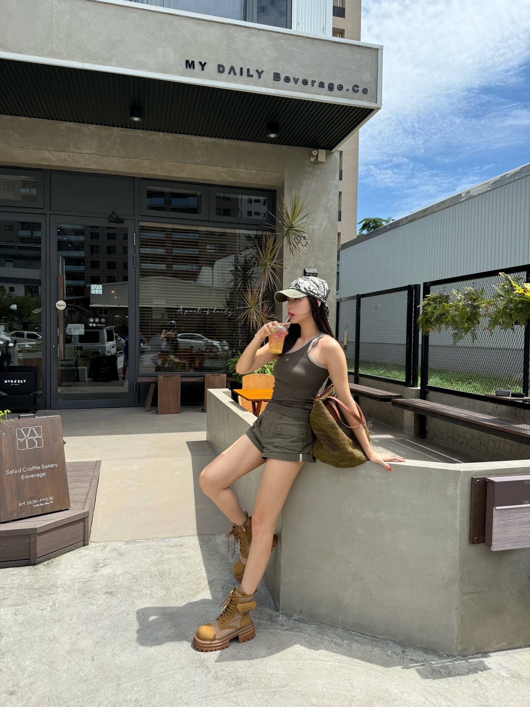 刺繡彈性棉單肩背心