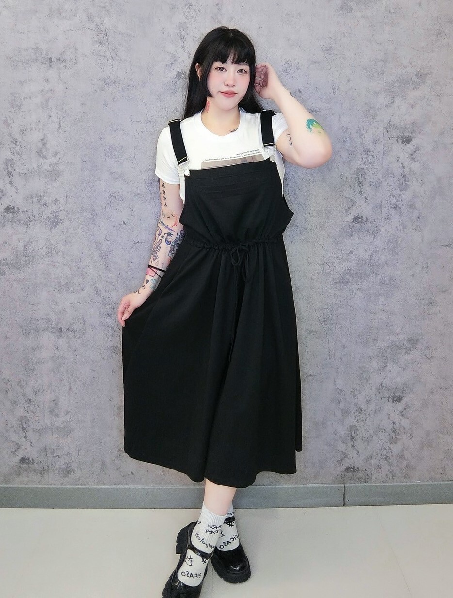 俏皮大口袋吊帶裙