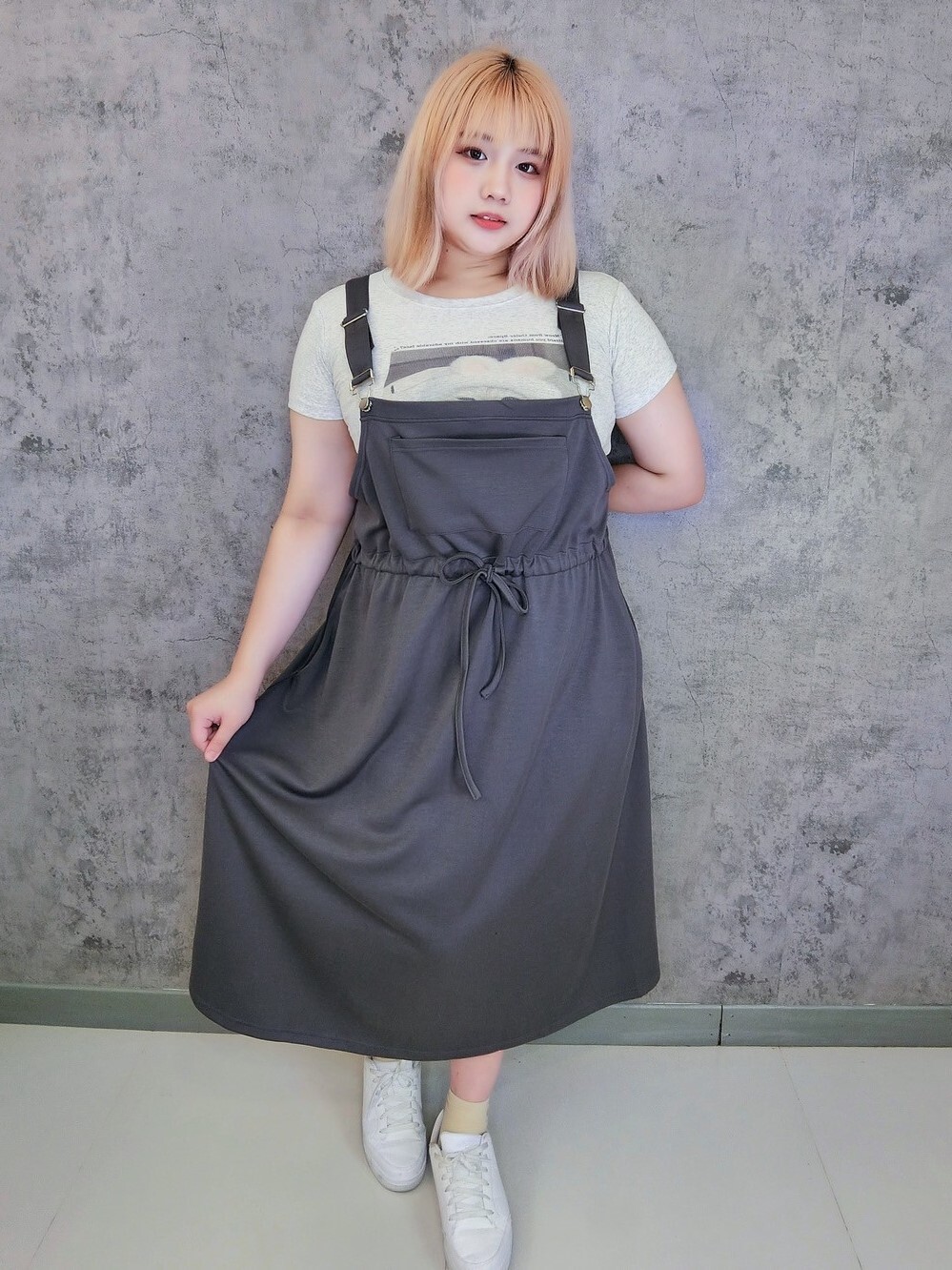 俏皮大口袋吊帶裙