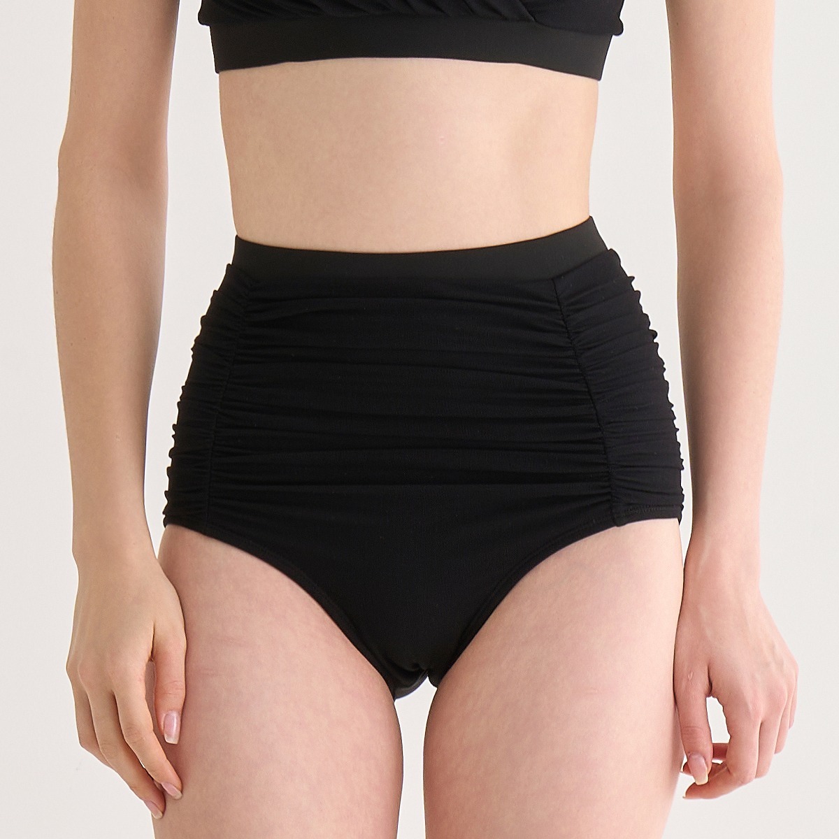 Venus High Shorts - Black
