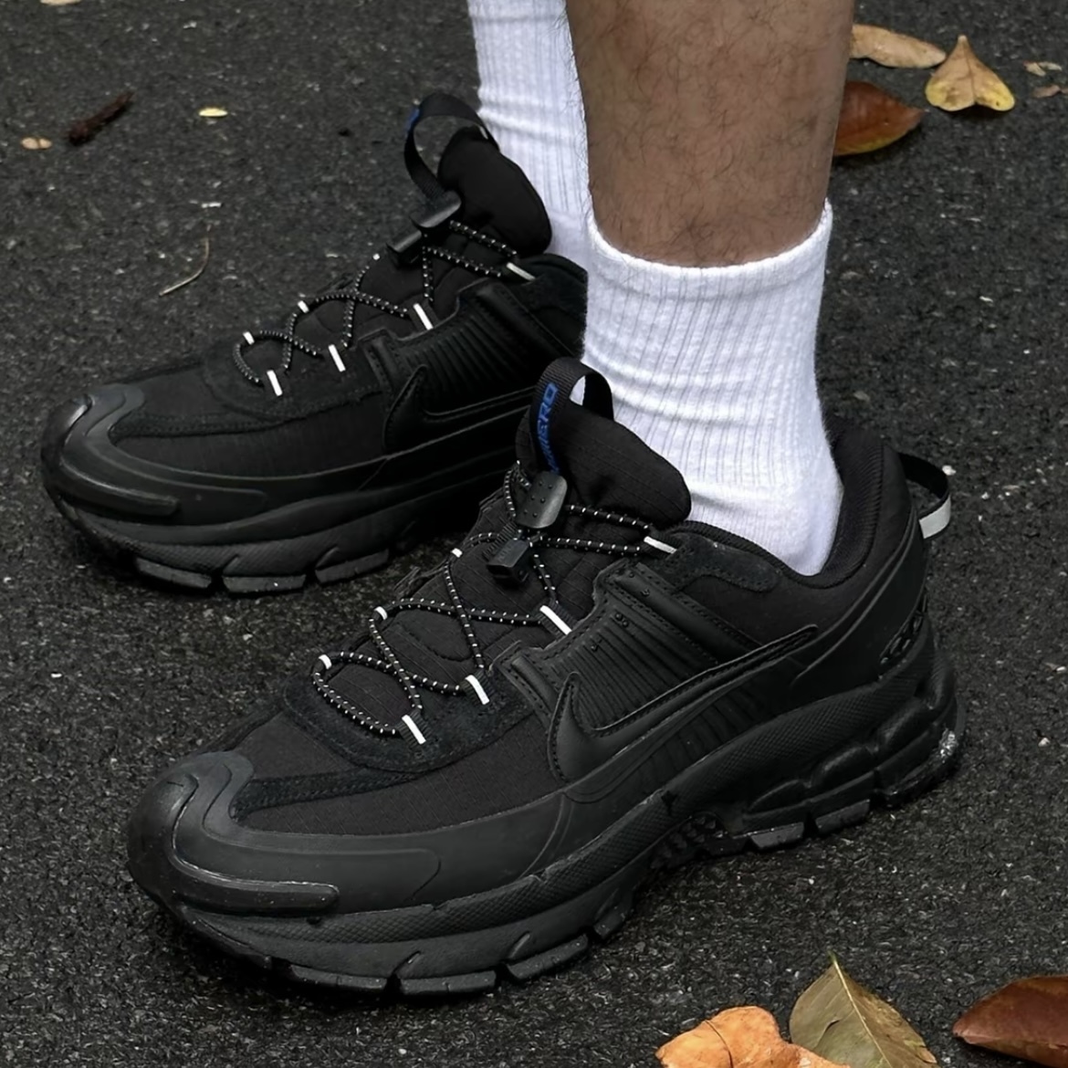 NIKE ZOOM VOMERO ROAM 全黑 黑武士 防潑水 耐磨 增高 休閒鞋 男鞋 FV2295-002