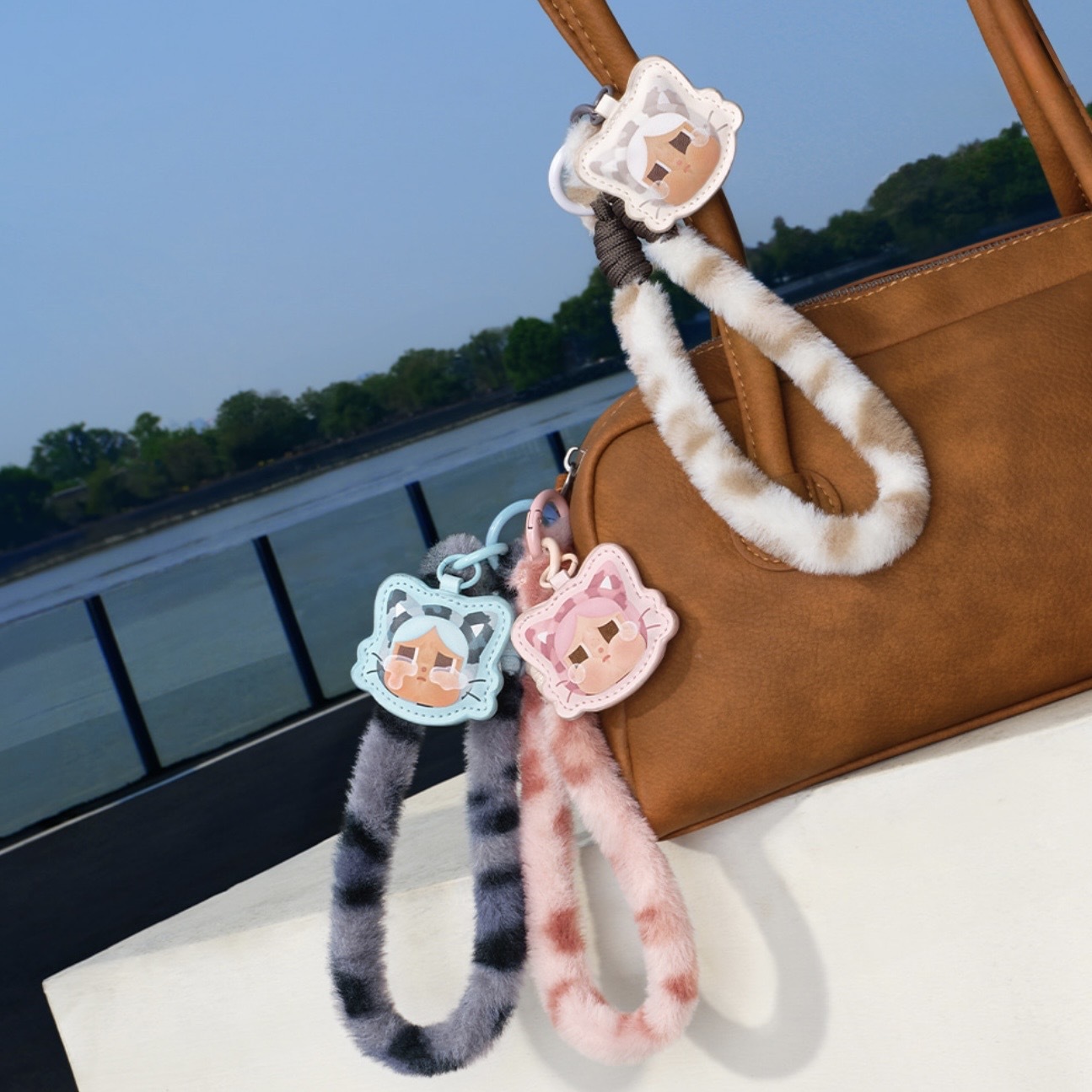 POPMART泡泡瑪特 CRYBABY 豹豹貓貓系列 手機吊飾盲盒 單小盒入 哭哭寶貝 毛絨吊飾