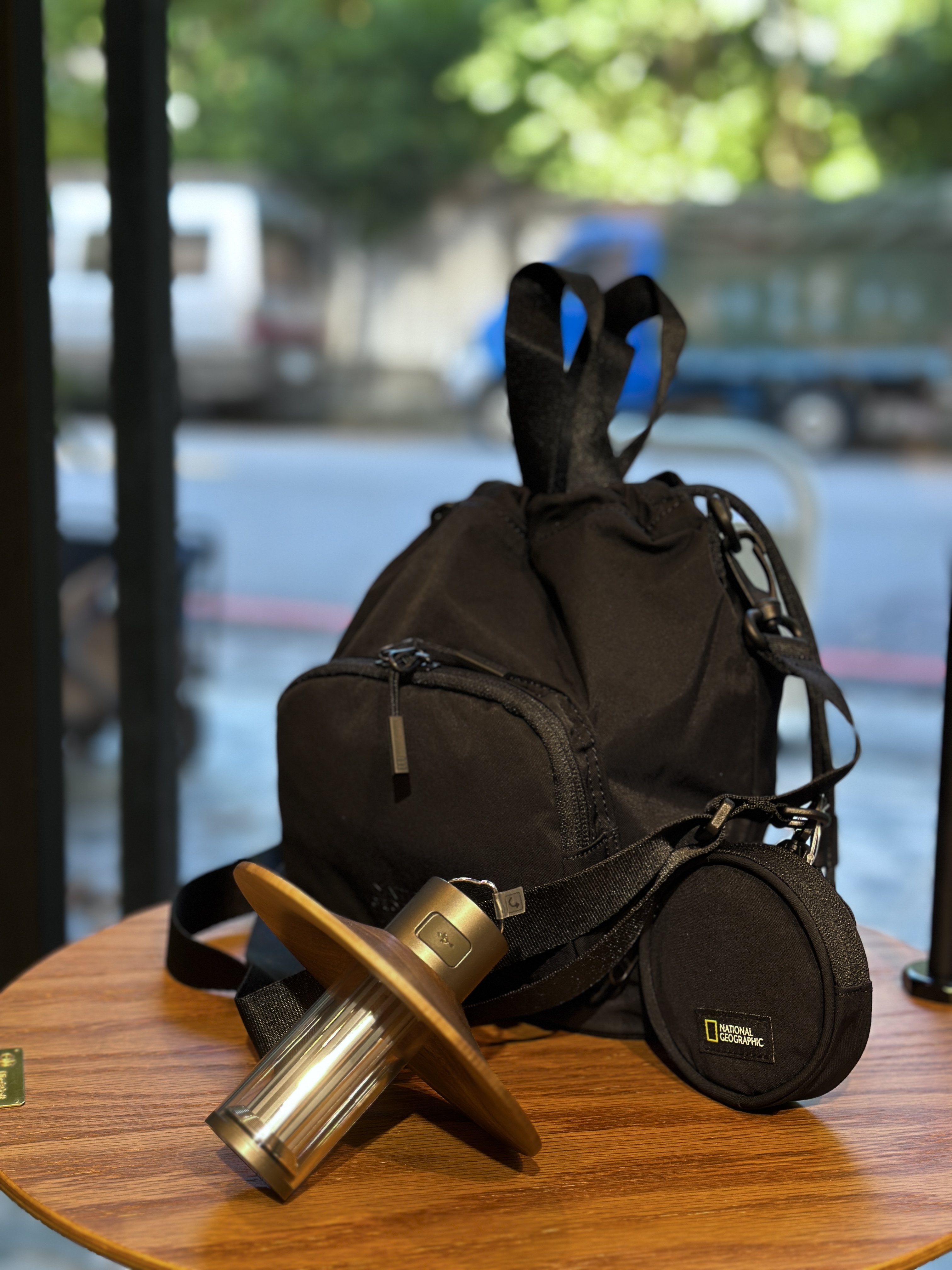 【現貨】NATIONAL GEOGRAPHIC 國家地理 ADELIE 側背 輕質 水桶包 附迷你圓型零錢包 N255ACR280