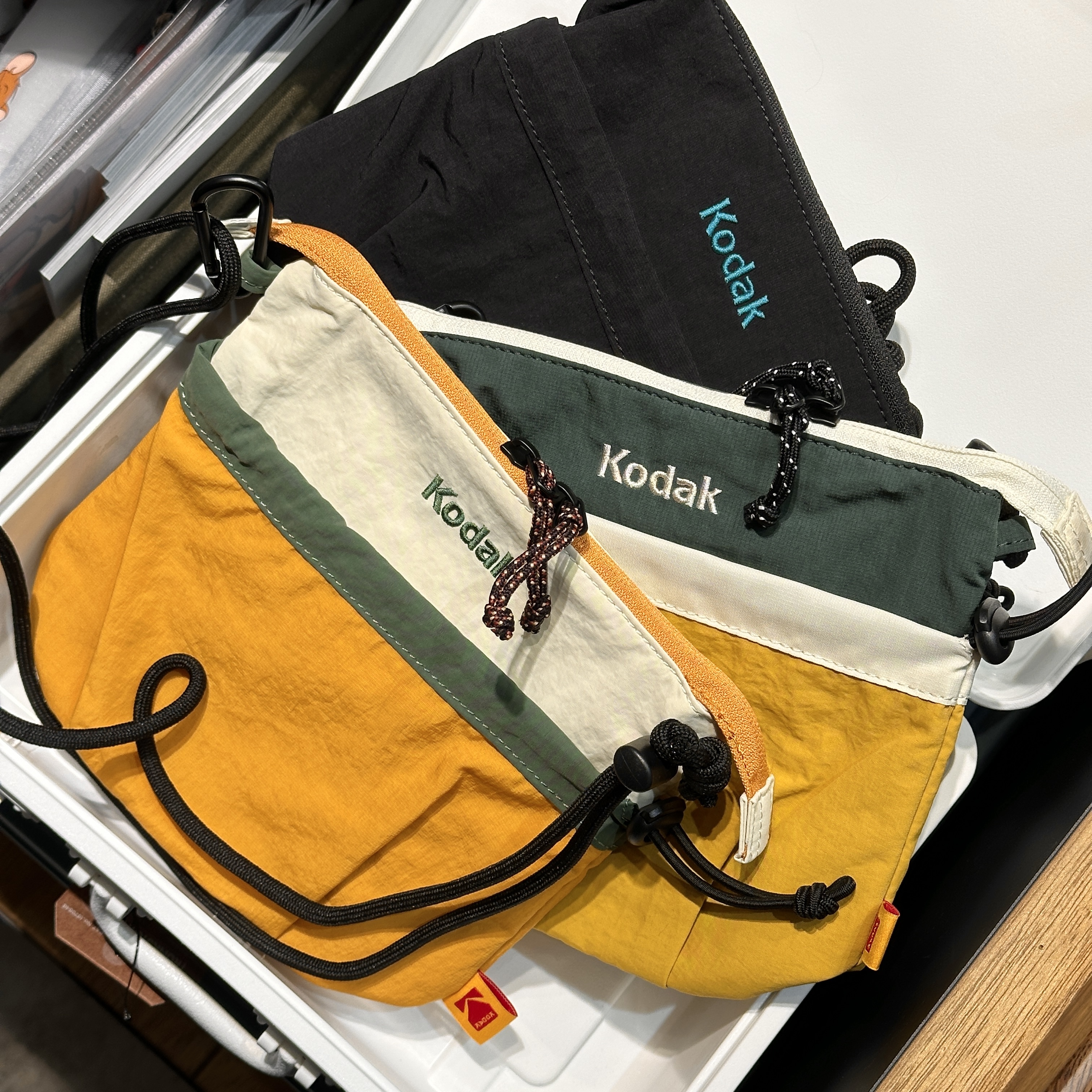 【現貨】Kodak 柯達 拼接 束口袋 小包 側背包 K5143LBG21