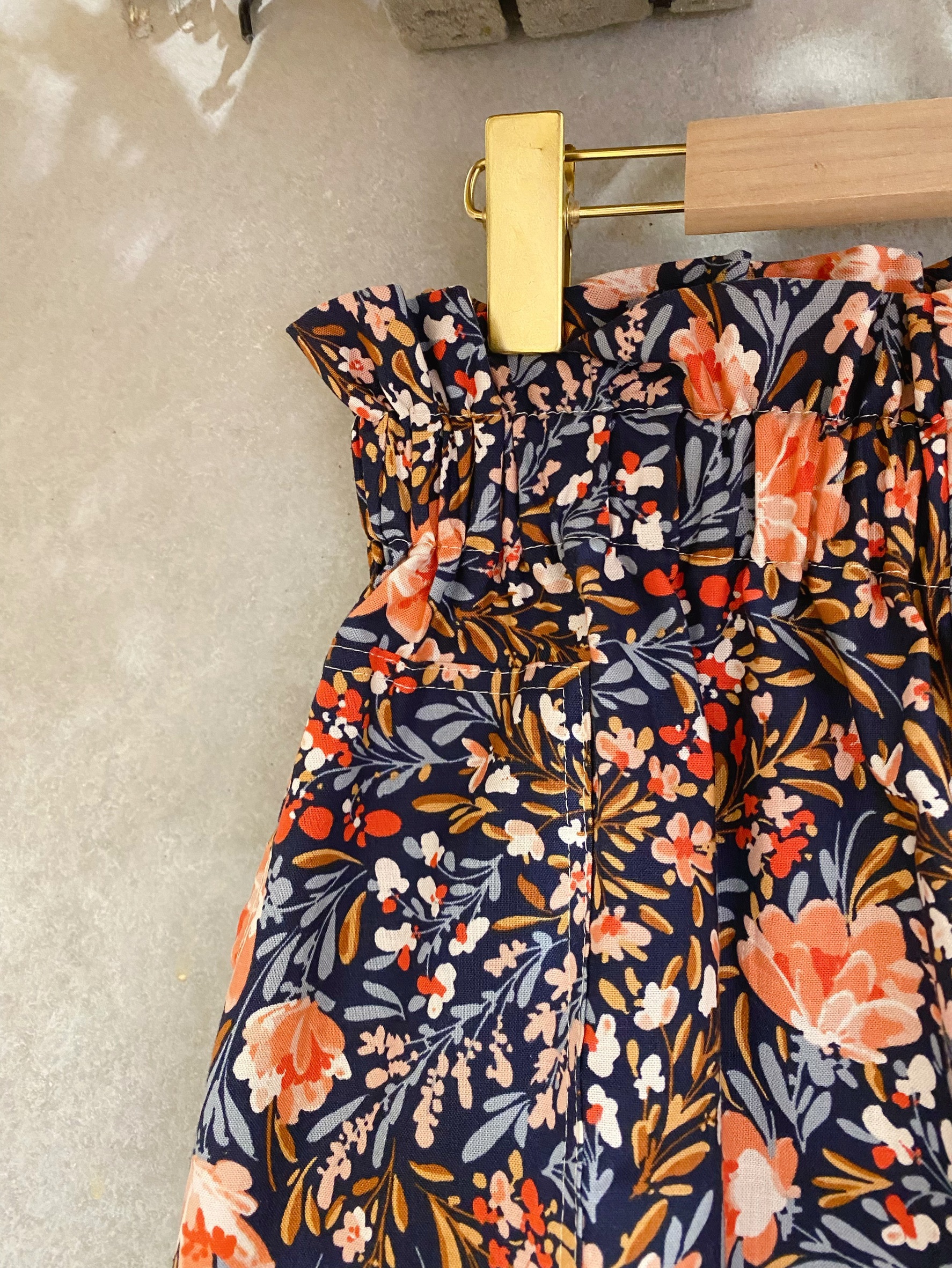 深藍粉花園 媽咪波浪短褲（L）