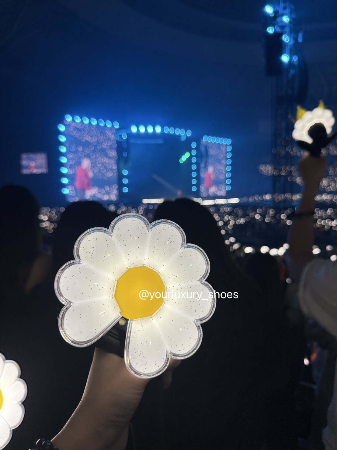【Luxury】現貨 韓國 G Dragon  權志龍 週邊 應援商品  演唱會 GD手燈 盆栽 雛菊手燈 雛菊鑰匙圈  花盆充電底座