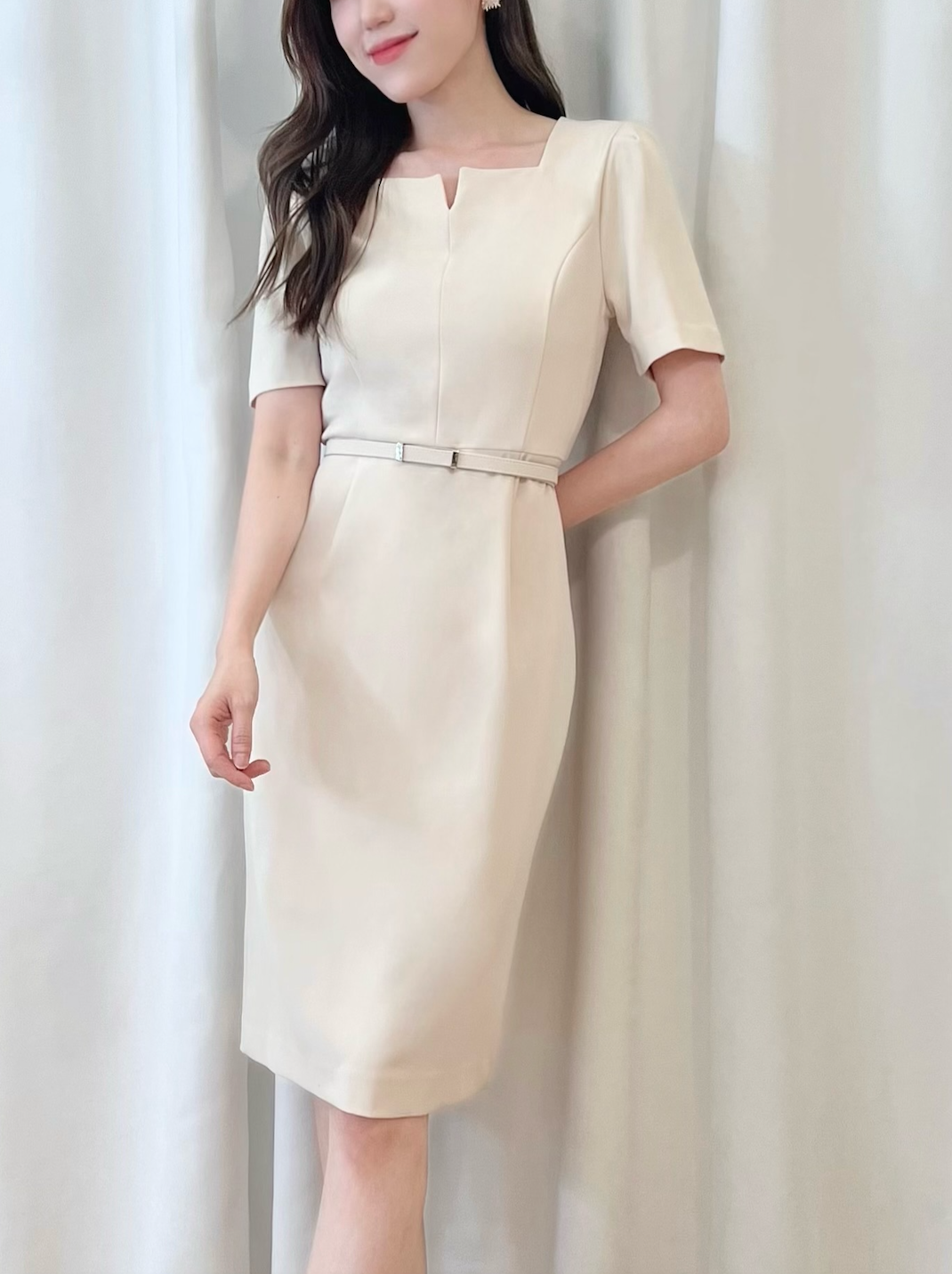 V方領腰帶洋裝