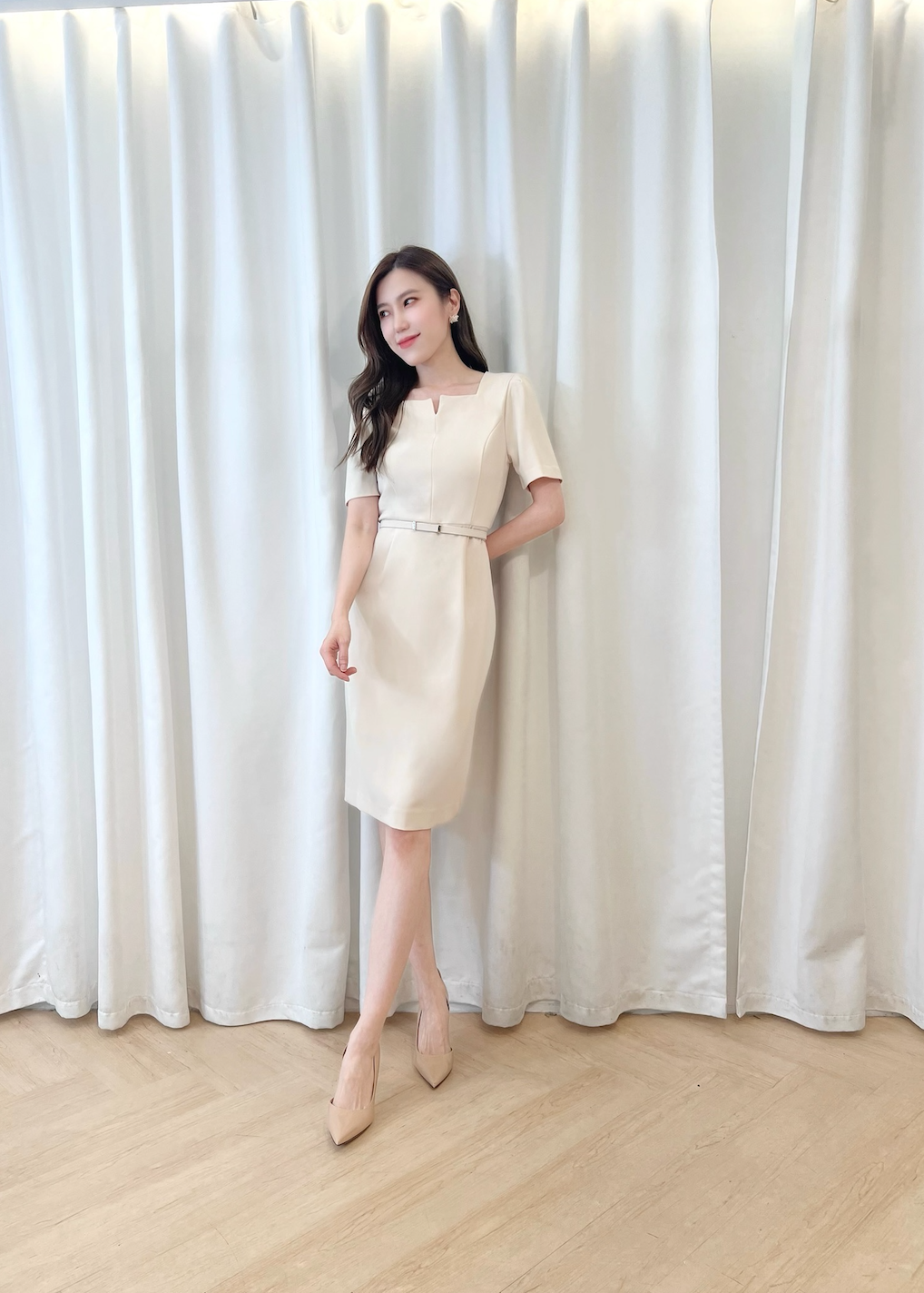 V方領腰帶洋裝