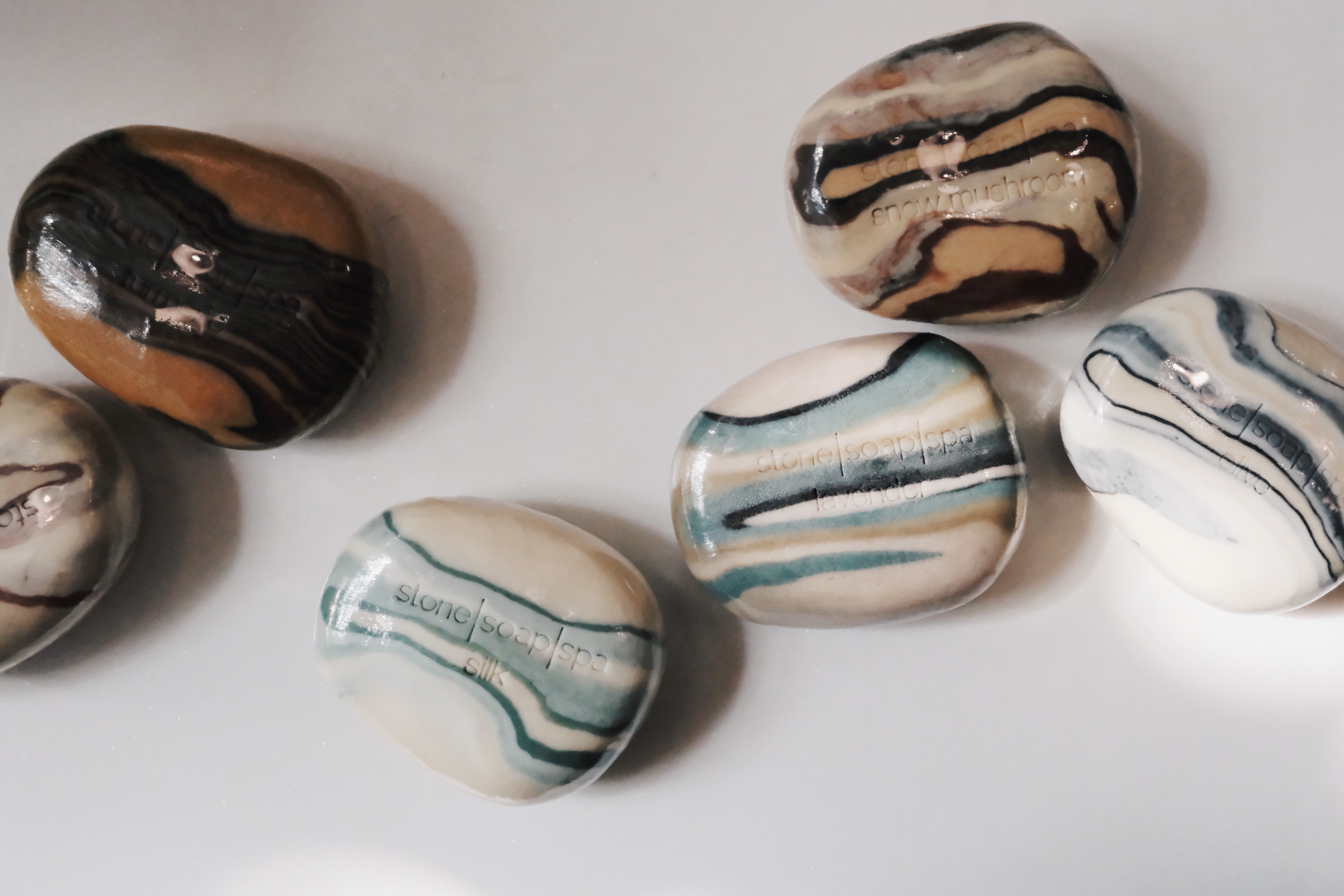 Stone Soap Spa｜鵝卵石香氛輕柔磨砂皂｜綠野遐思