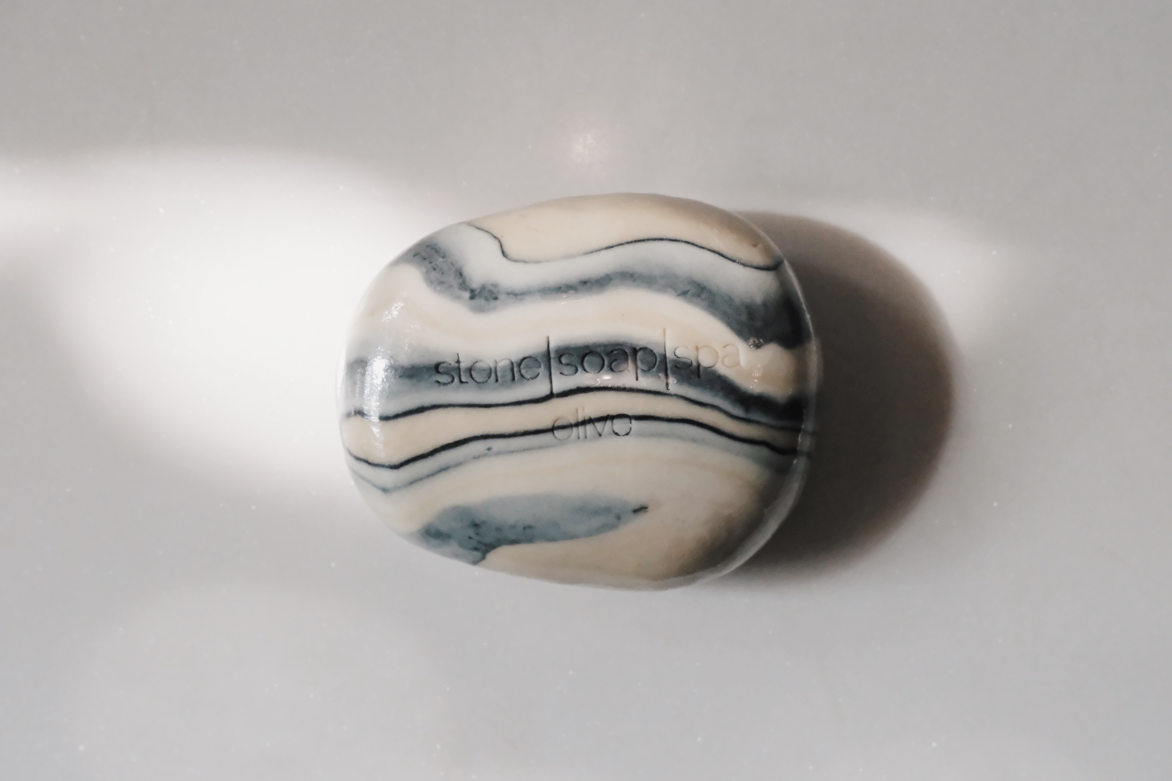 Stone Soap Spa｜鵝卵石香氛輕柔磨砂皂｜綠野遐思