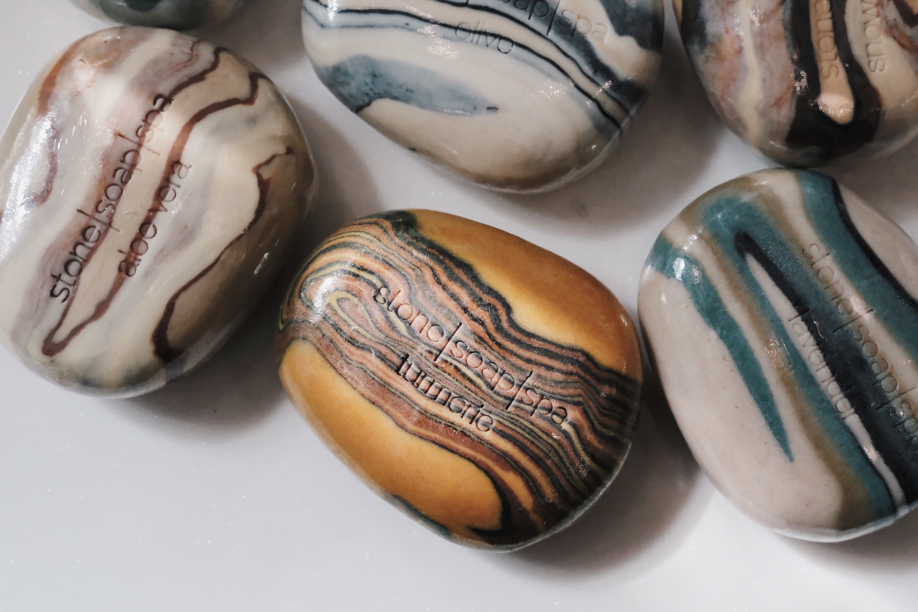 Stone Soap Spa｜鵝卵石香氛輕柔磨砂皂｜山間野果