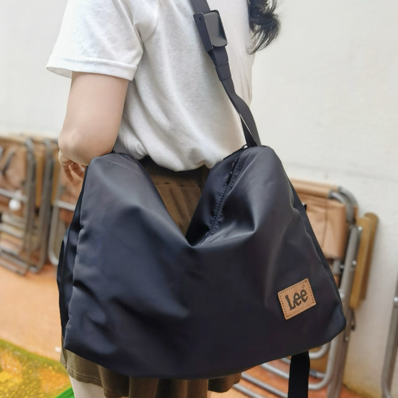 Lee 大容量 斜背包 時尚百搭 大學生 上通勤 防潑水 黑色 米色 牛仔包