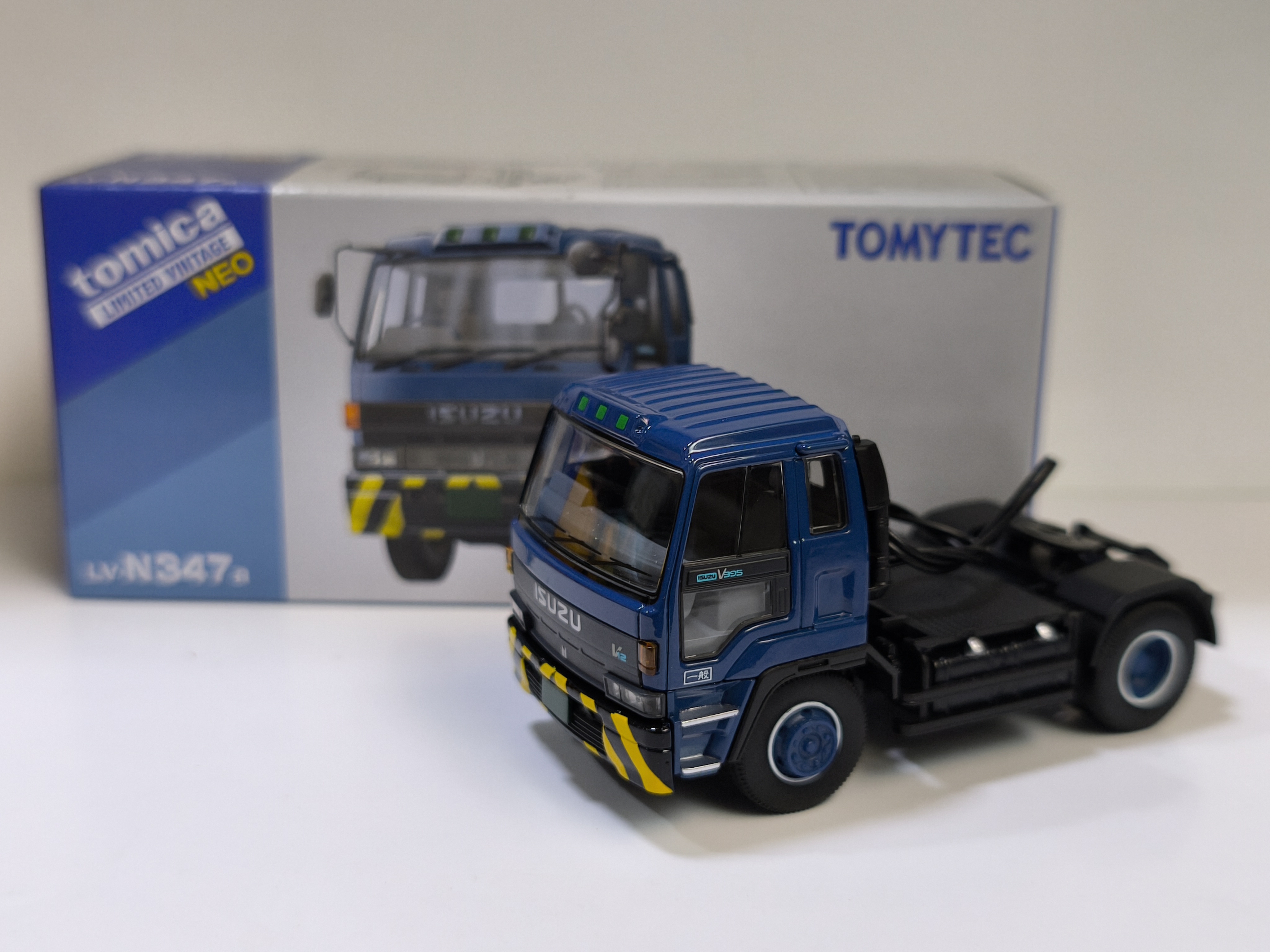 ミニカー TOMYTEC ISUZU 810 EX TRACTOR LV-N347a Bargain Item* TLV-N347a Isuzu 810EX Tractor (Navy Blue