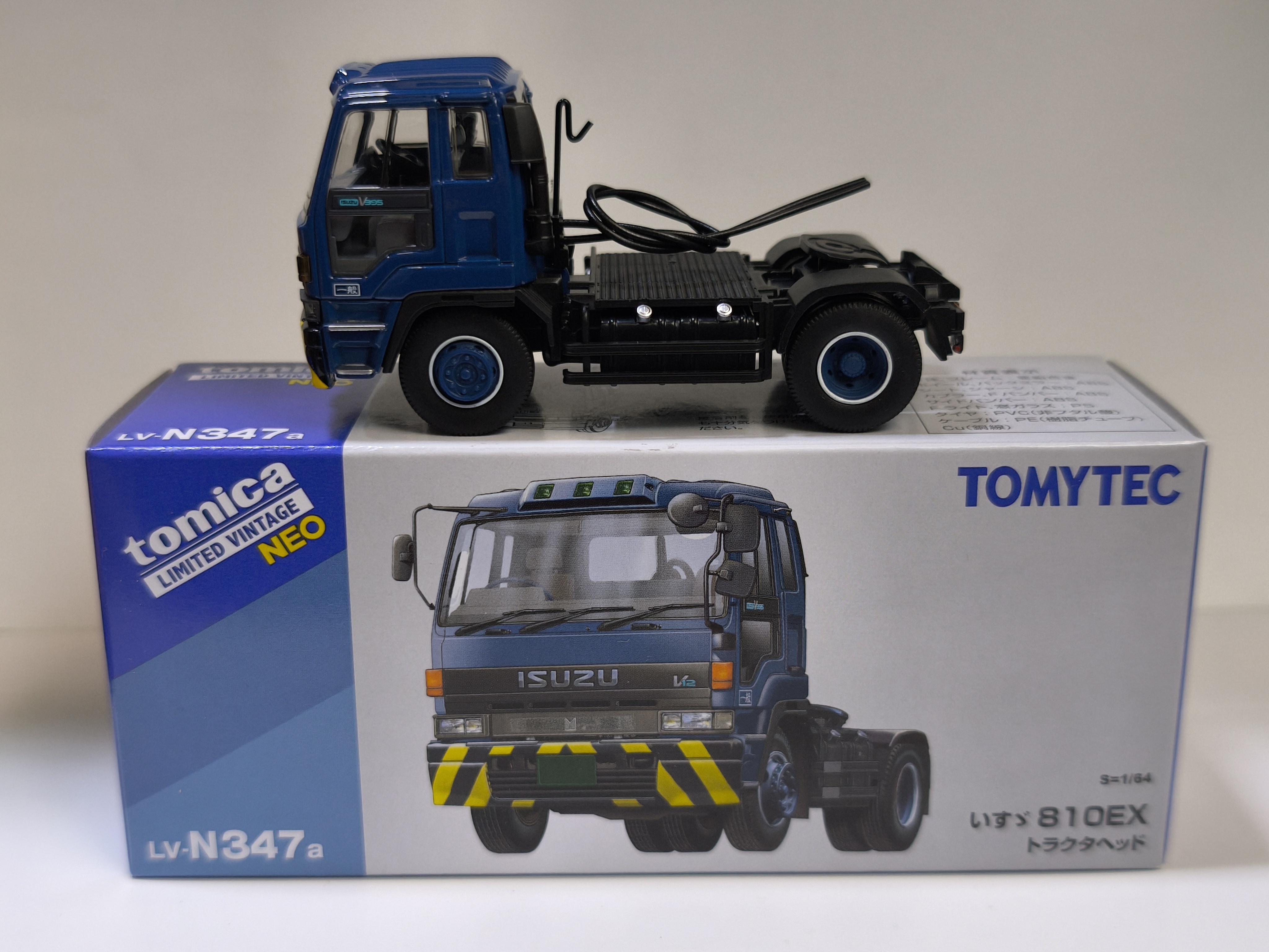 Tomytec 1/64 LV-N347a Isuzu 810EX Tractor Head (Navy)