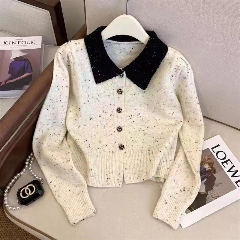 Contrast Collar Short Knit Cardigan with Front Buttons