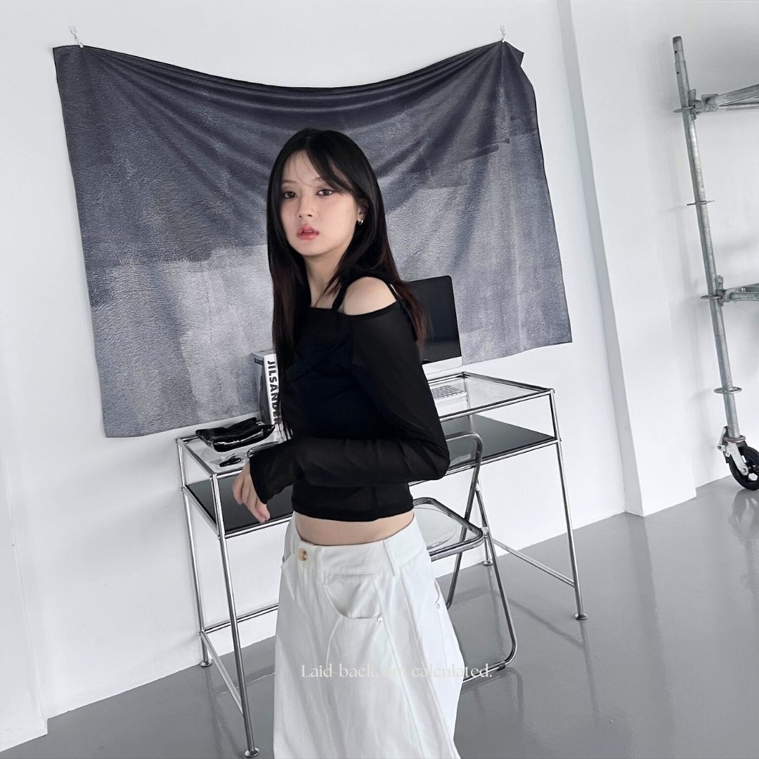 【霧光透肌感】DOMISS極簡輕紗露肩綁帶上衣-2色 (現貨)