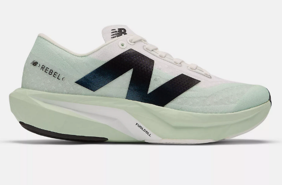 New Balance 女款 FuelCell Rebel v4 慢跑鞋｜輕量高回彈 路跑運動鞋 白綠黑（JUN25）