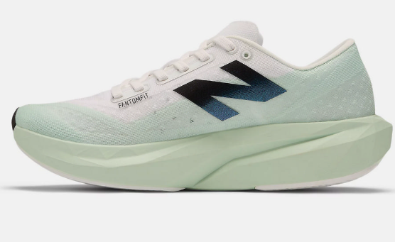 New Balance 女款 FuelCell Rebel v4 慢跑鞋｜輕量高回彈 路跑運動鞋 白綠黑（JUN25）