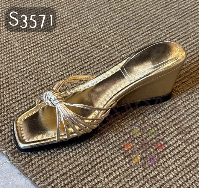 S3571 - 頭層羊皮綁結船踭涼拖