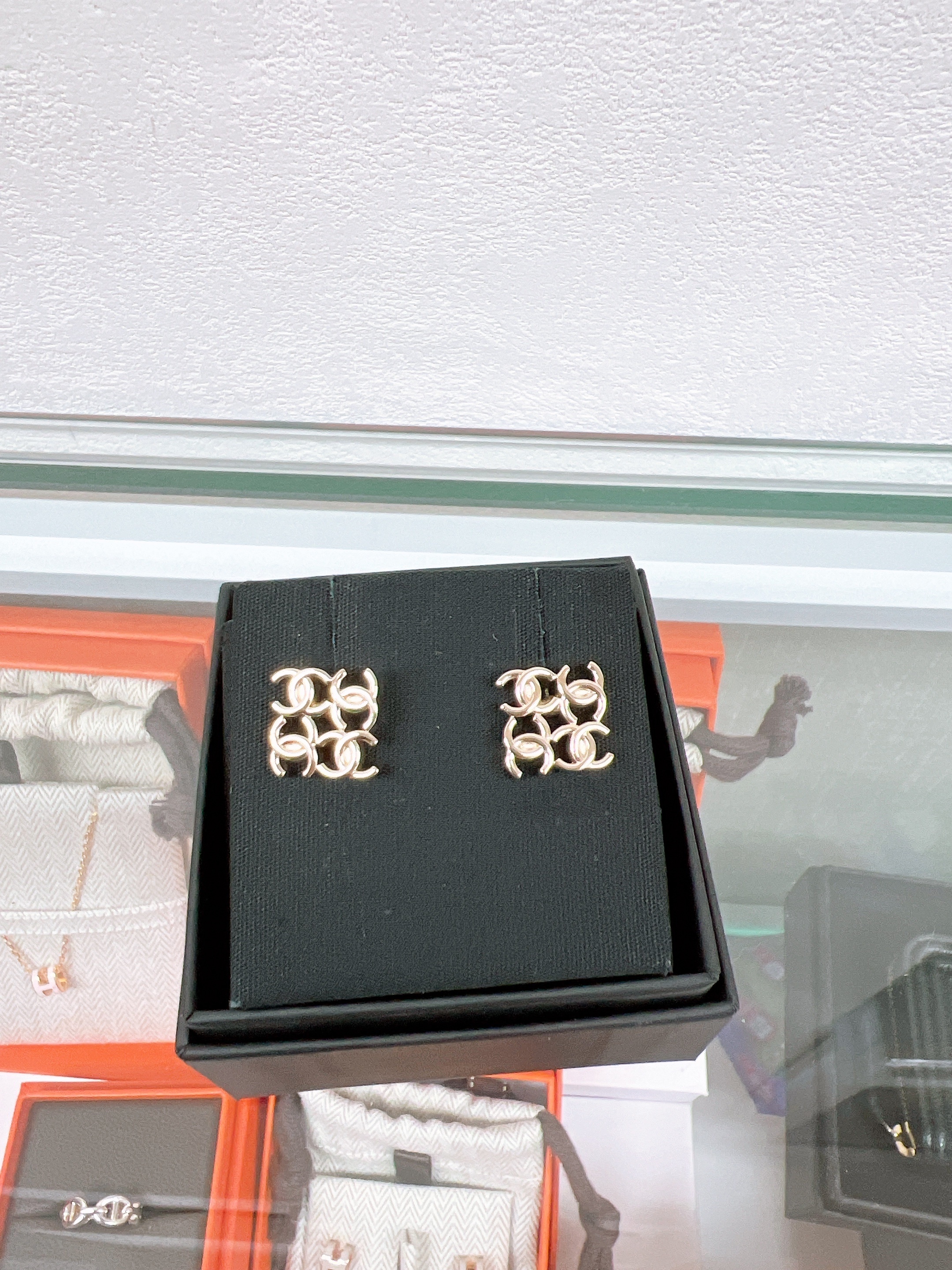 Chanel 4 logo earrings 24p