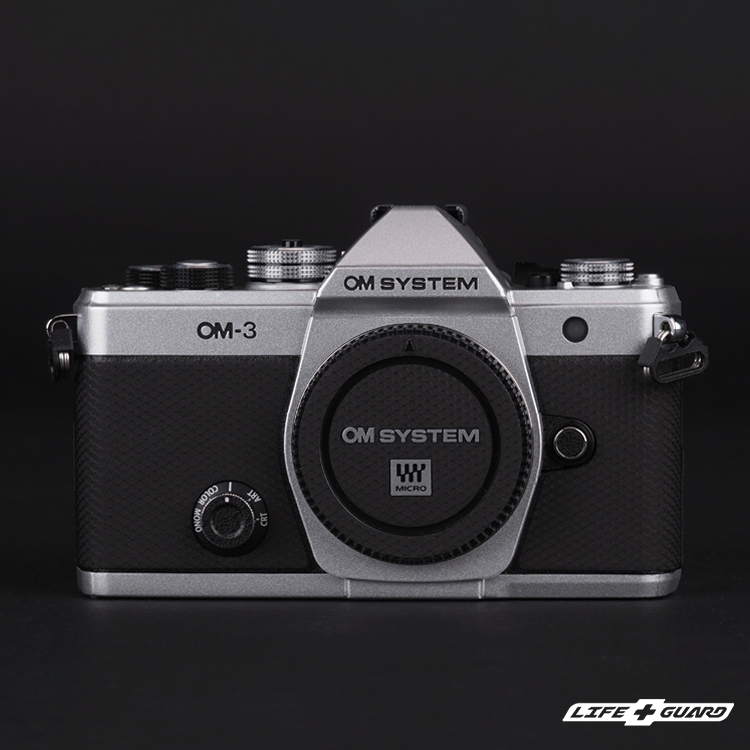 LIFE+GUARD 相機貼膜安裝示意，適用 OM SYSTEM OM-3