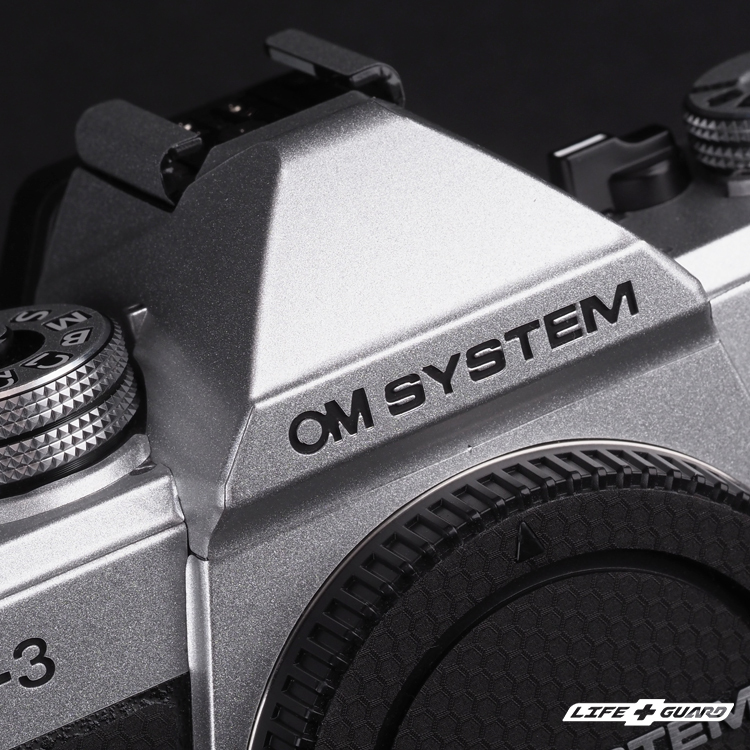 緞面銀貼膜質感特寫，LIFE+GUARD 設計風格