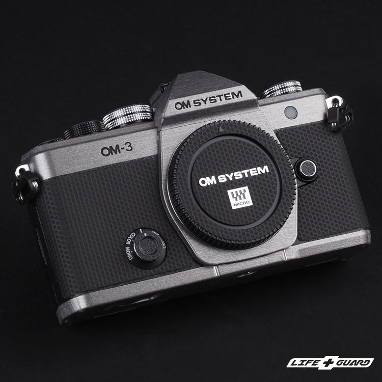LIFE+GUARD 相機貼膜安裝示意，適用 OM SYSTEM OM-3