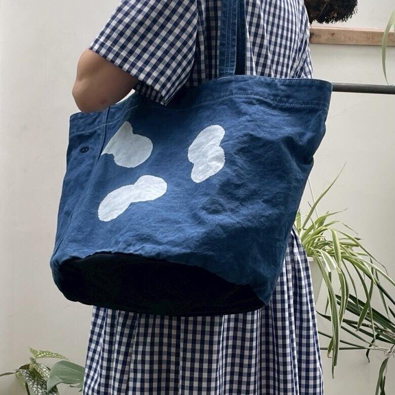 MOGU Camping Plus 藍染帆布托特包，耐用大容量設計，結合日常與露營風格