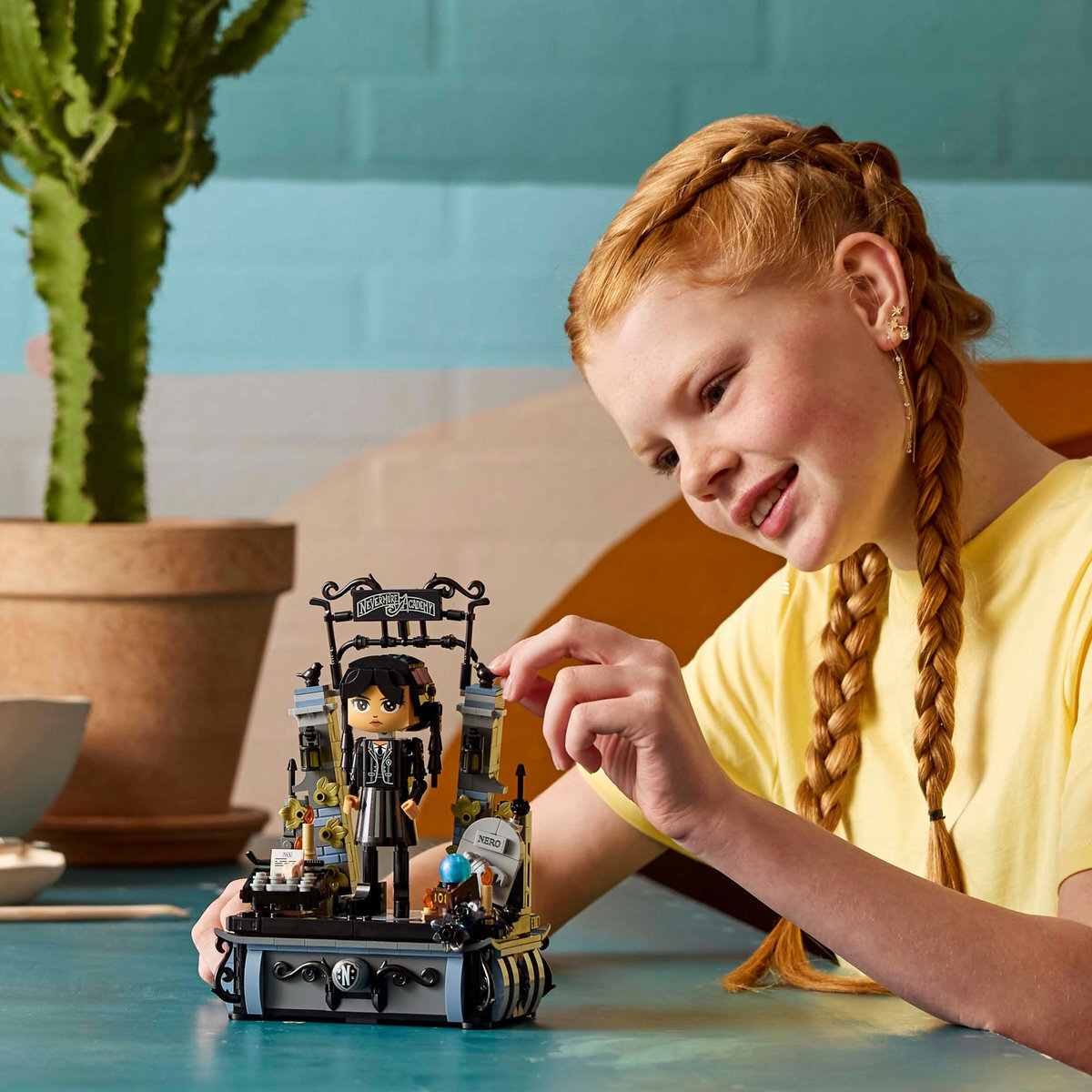 76780 Wednesday Addams Figure