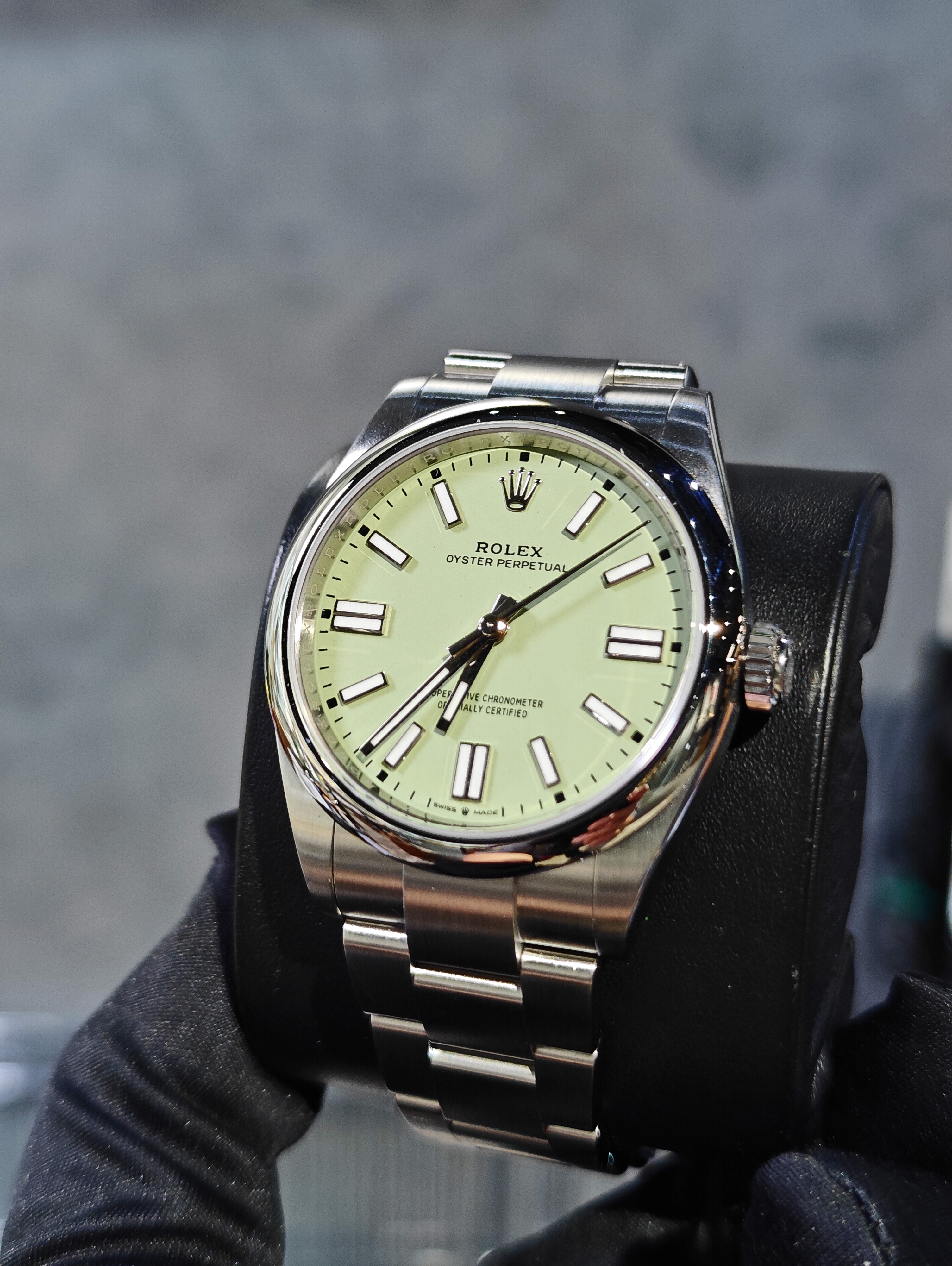 BRAND NEW ROLEX 134300 OYSTER PERPETUAL 41 WITH A PISTACHIO GREEN DIAL AND AN OYSTER BRACELET 41MM