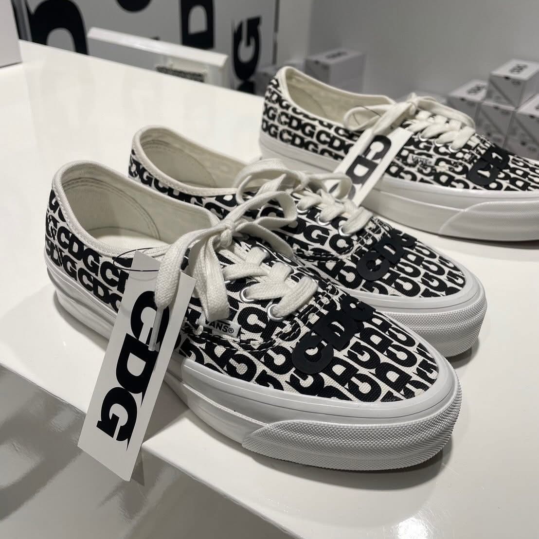 預購 COMME des GARÇONS OTW VANS