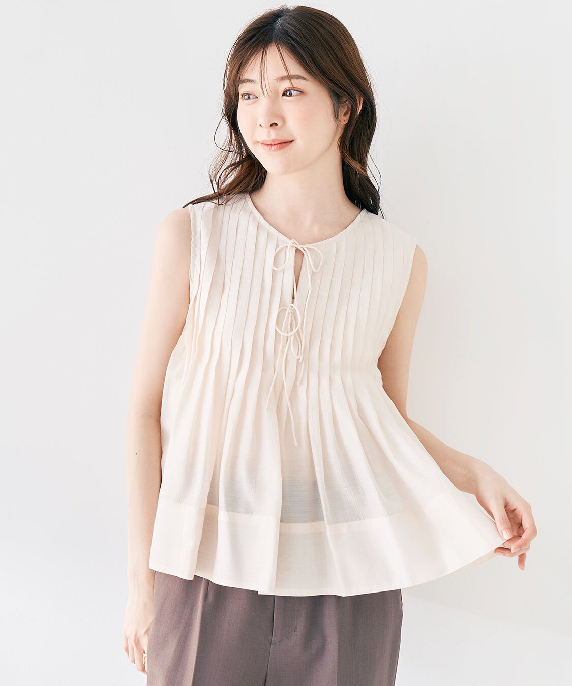 [現貨優惠] COCO DEAL 打褶荷葉下擺透膚襯衫