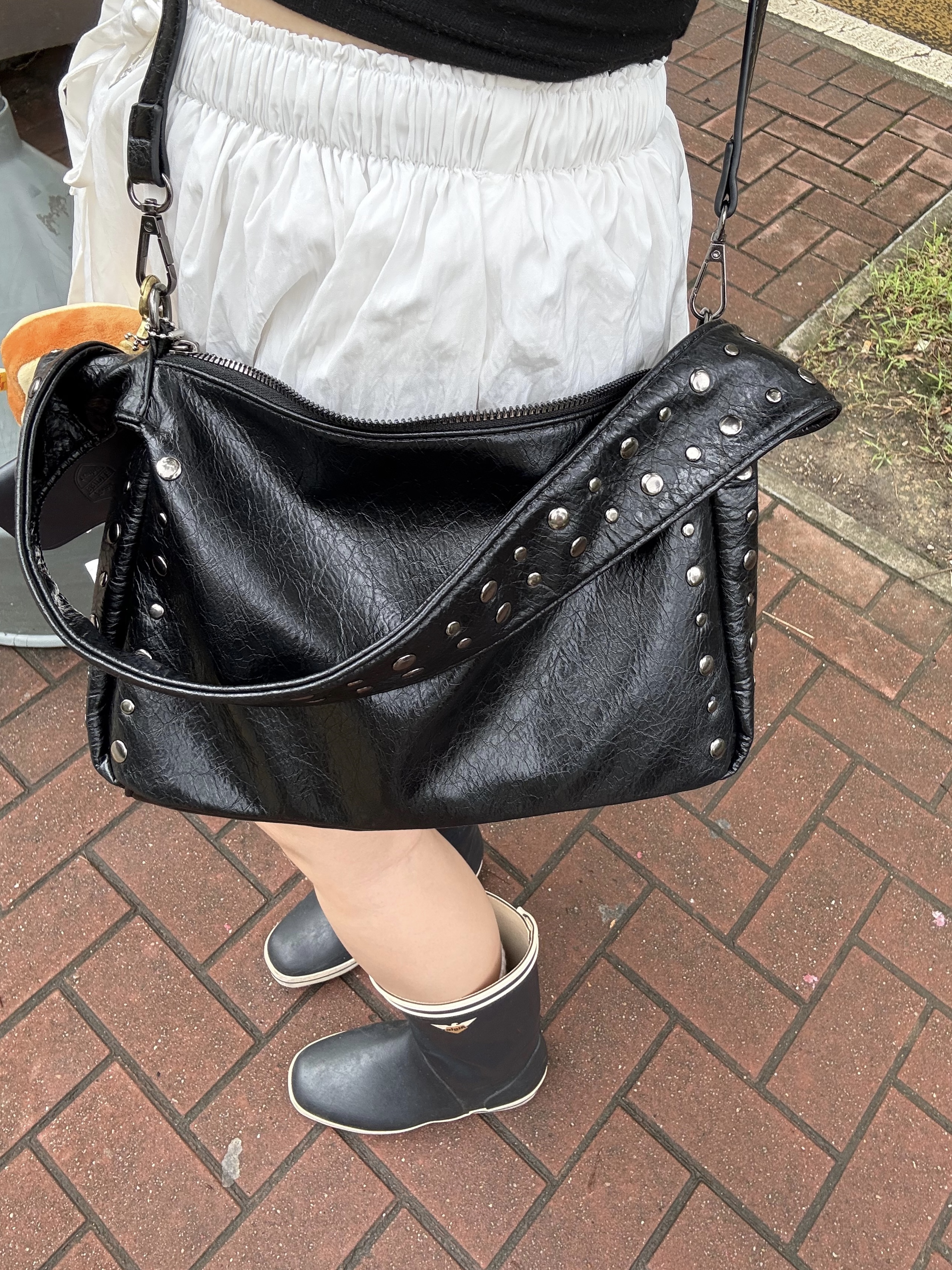 (訂購) 個性感軟身釘釘袋 AC0601 (米白/黑)