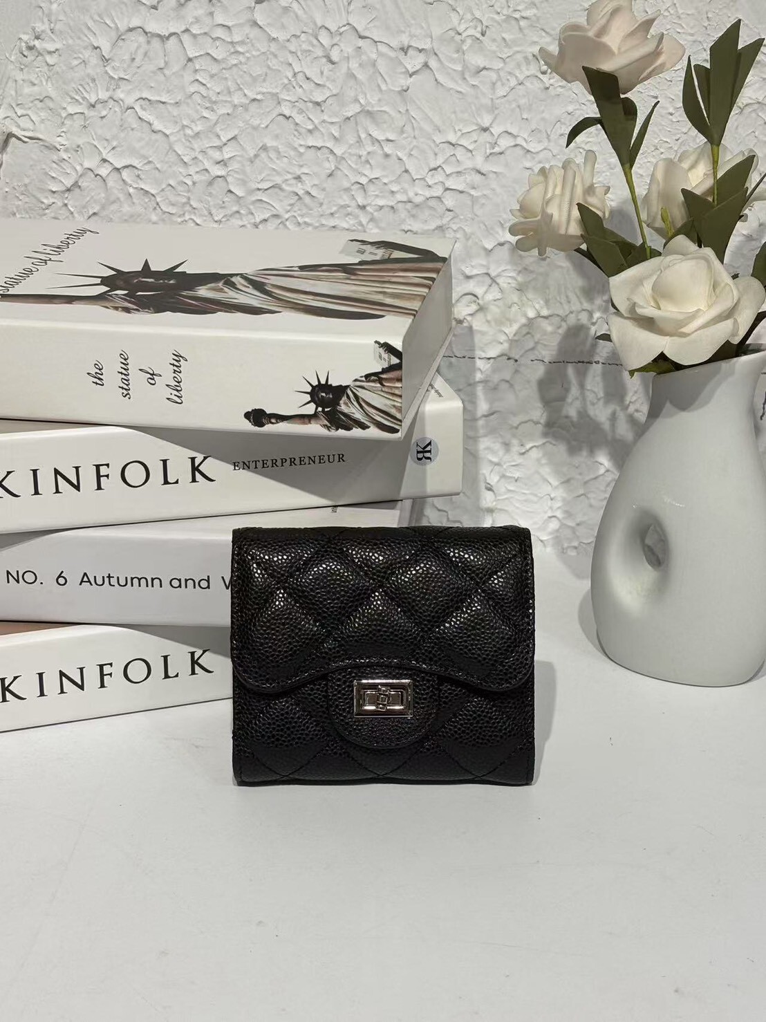 小香風菱格魚子醬短夾