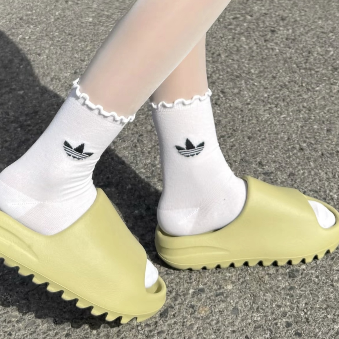 ADIDAS YEEZY SLIDE 豆沙綠 草綠 拖鞋 "RESIN"  FZ5904