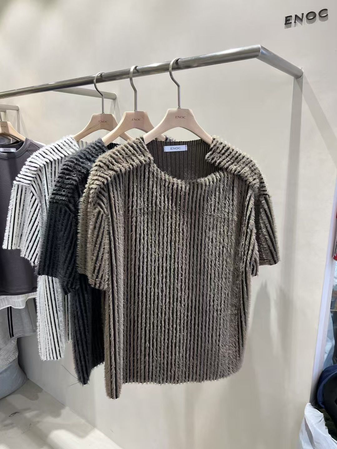 淨色暗直紋短袖Tee ENOC-036T