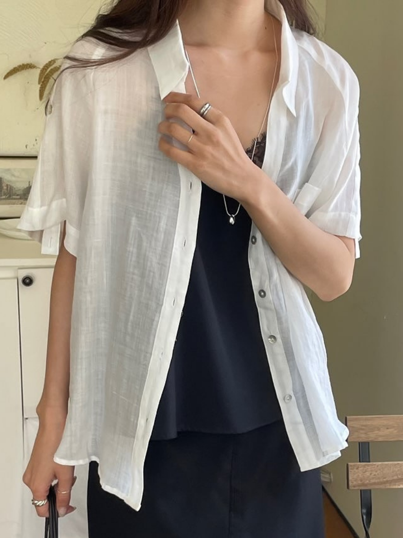 [現貨] Laura Style Short-Sleeve V-Neck Blouse [ 2 colors / Free ]